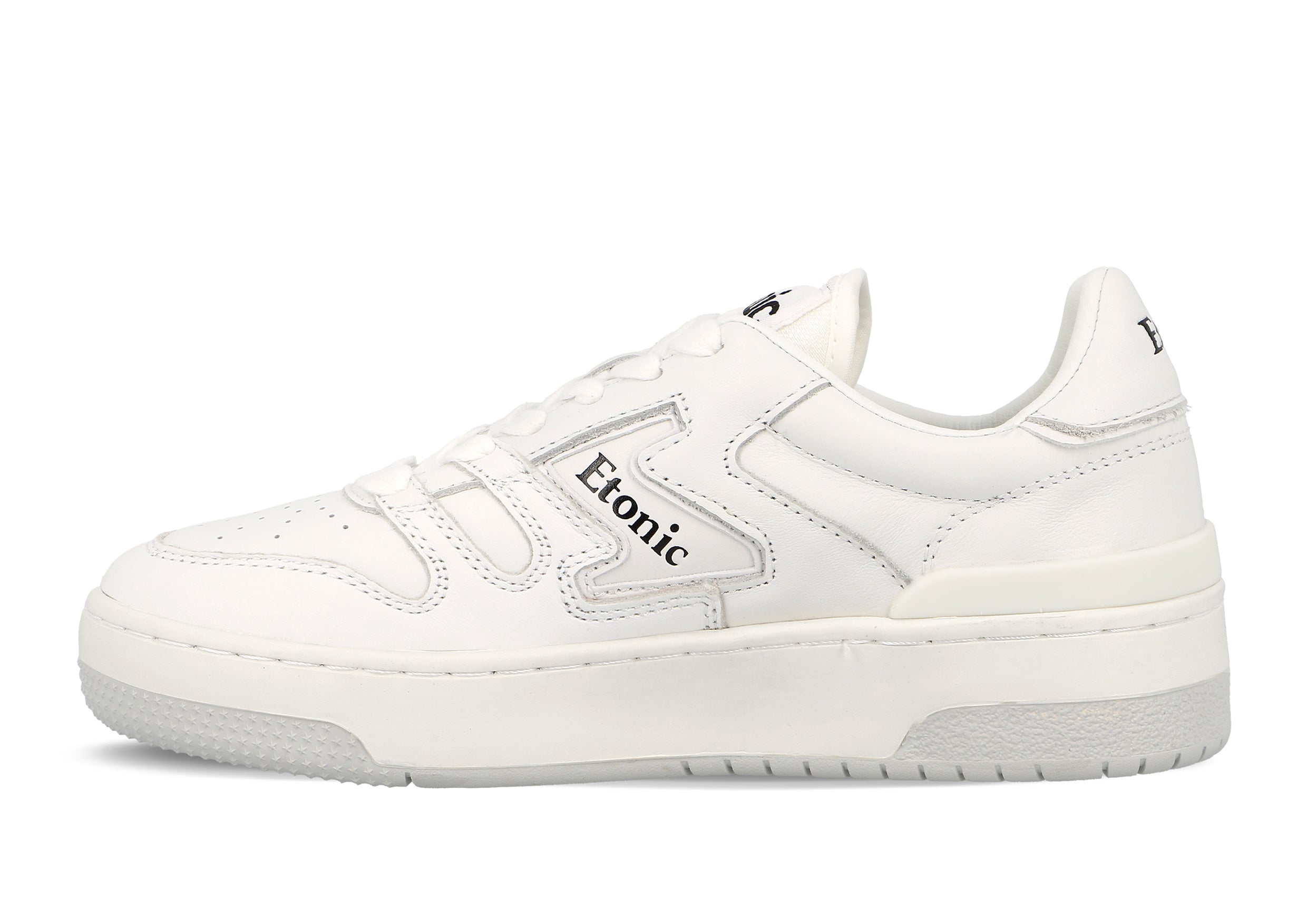 Sneakers Etonic B481 in pelle bianca e suola bianca.