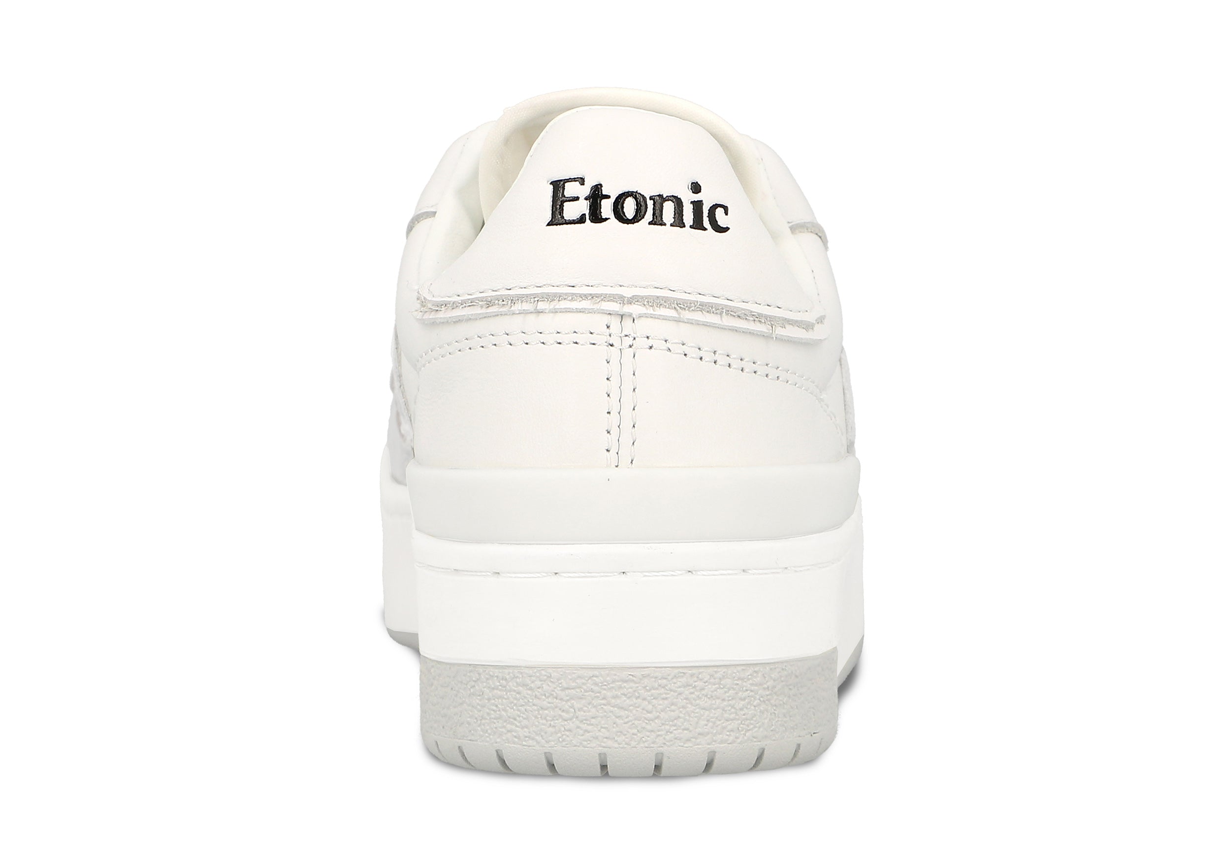 Sneakers Etonic B481 in pelle bianca e suola bianca.