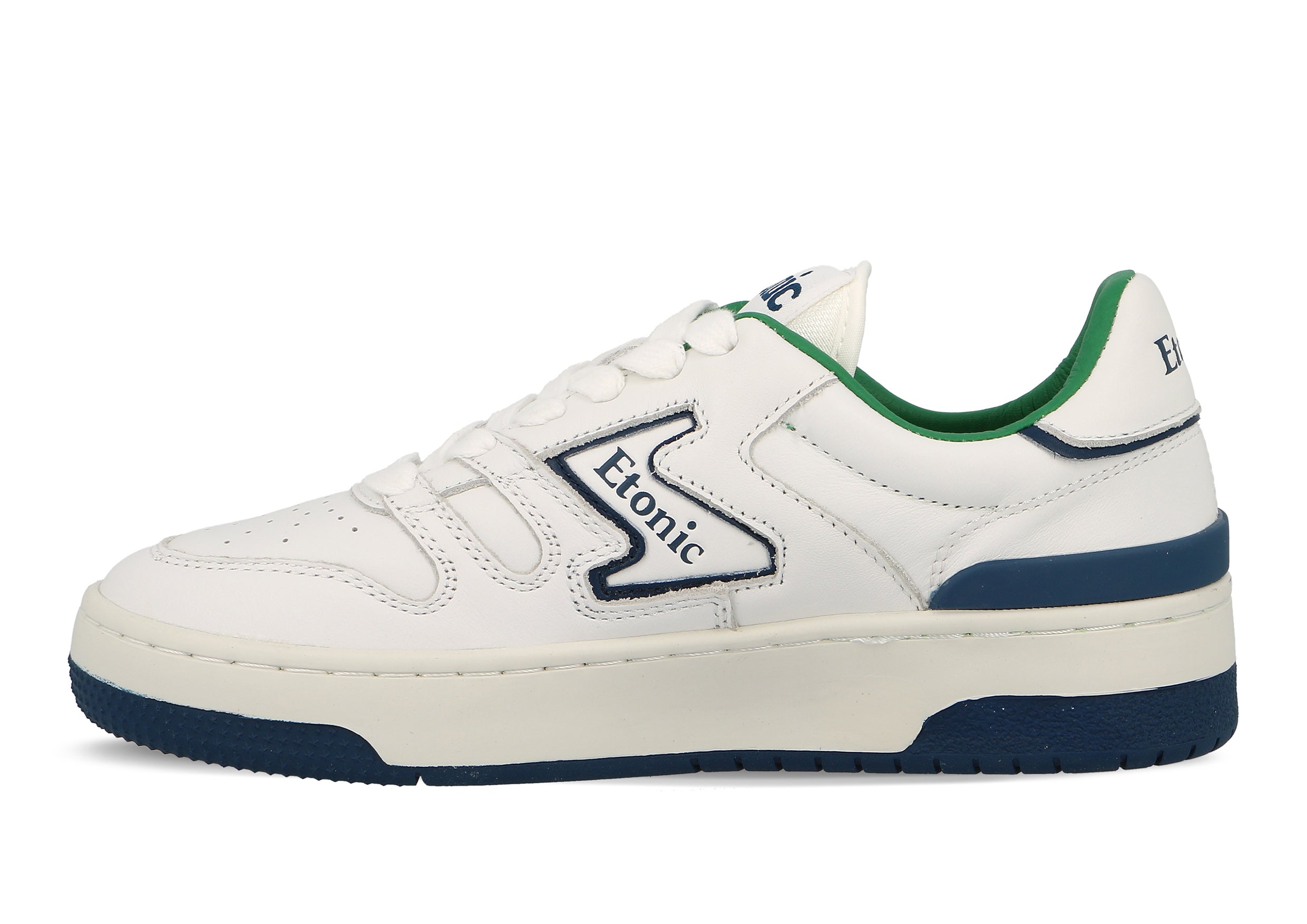 Sneakers Etonic B481 in pelle bianca con dettagli blu navy, fodera verde e intersuola bianca con suola inferiore blu navy.