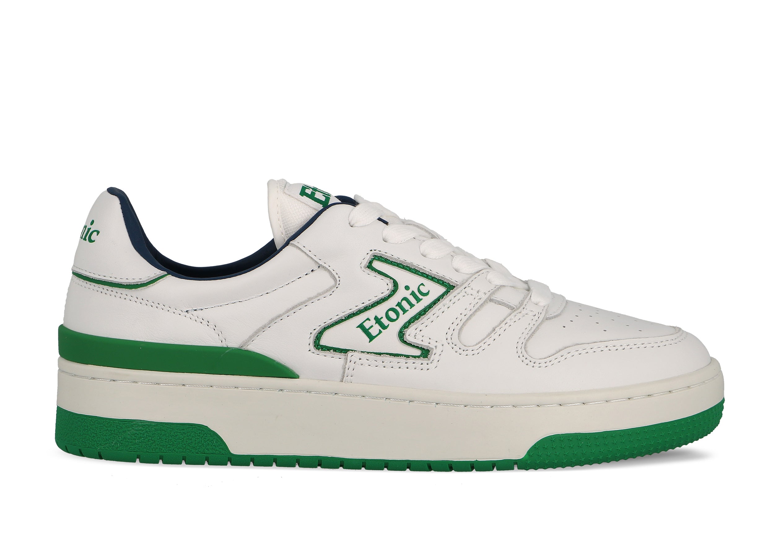 Sneakers Etonic B481 in pelle bianca con dettagli verdi e intersuola bianca con fondo suola verde.
