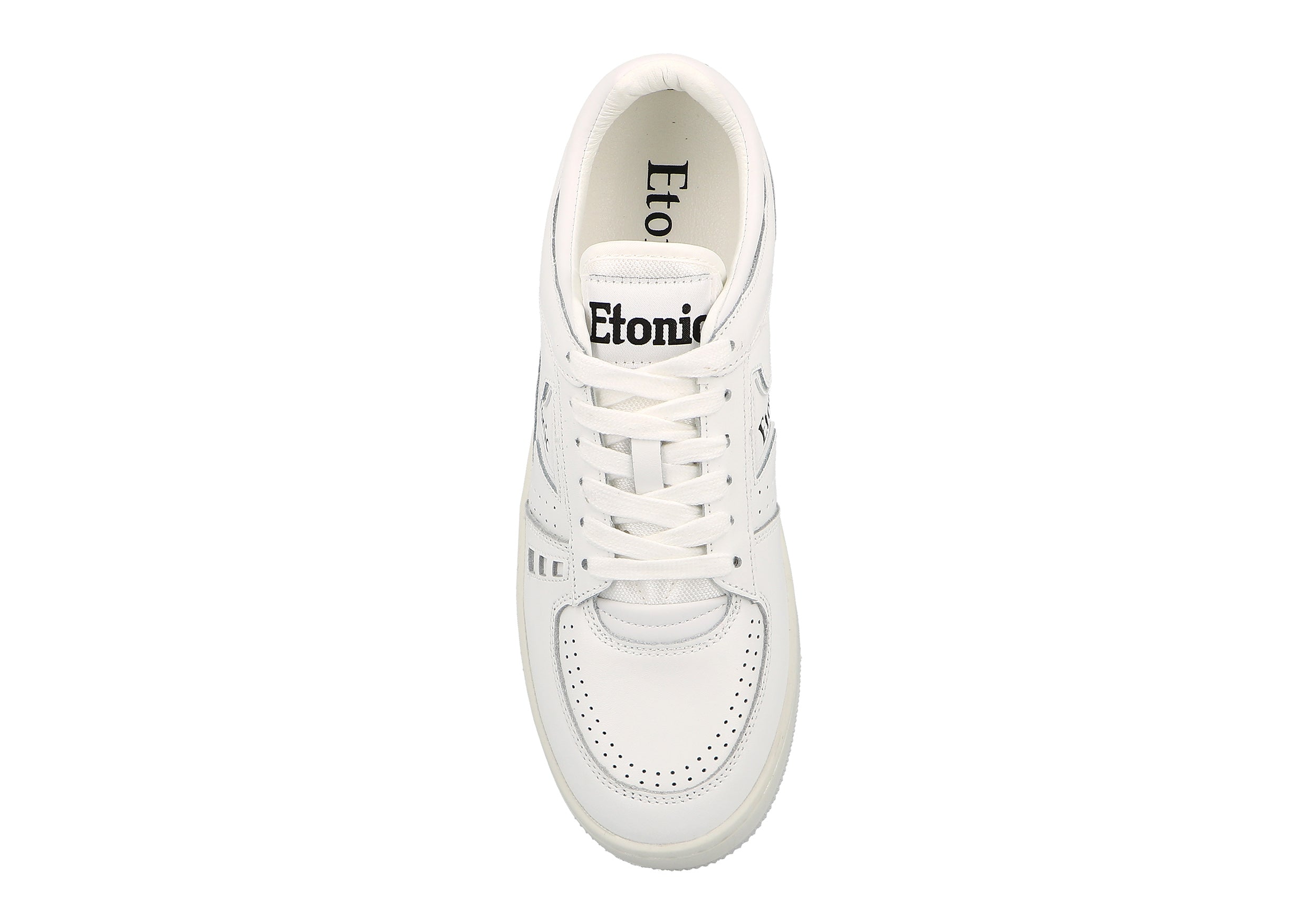 Baskets Etonic B509 en cuir blanc avec détails noirs et semelle extérieure blanc cassé.
