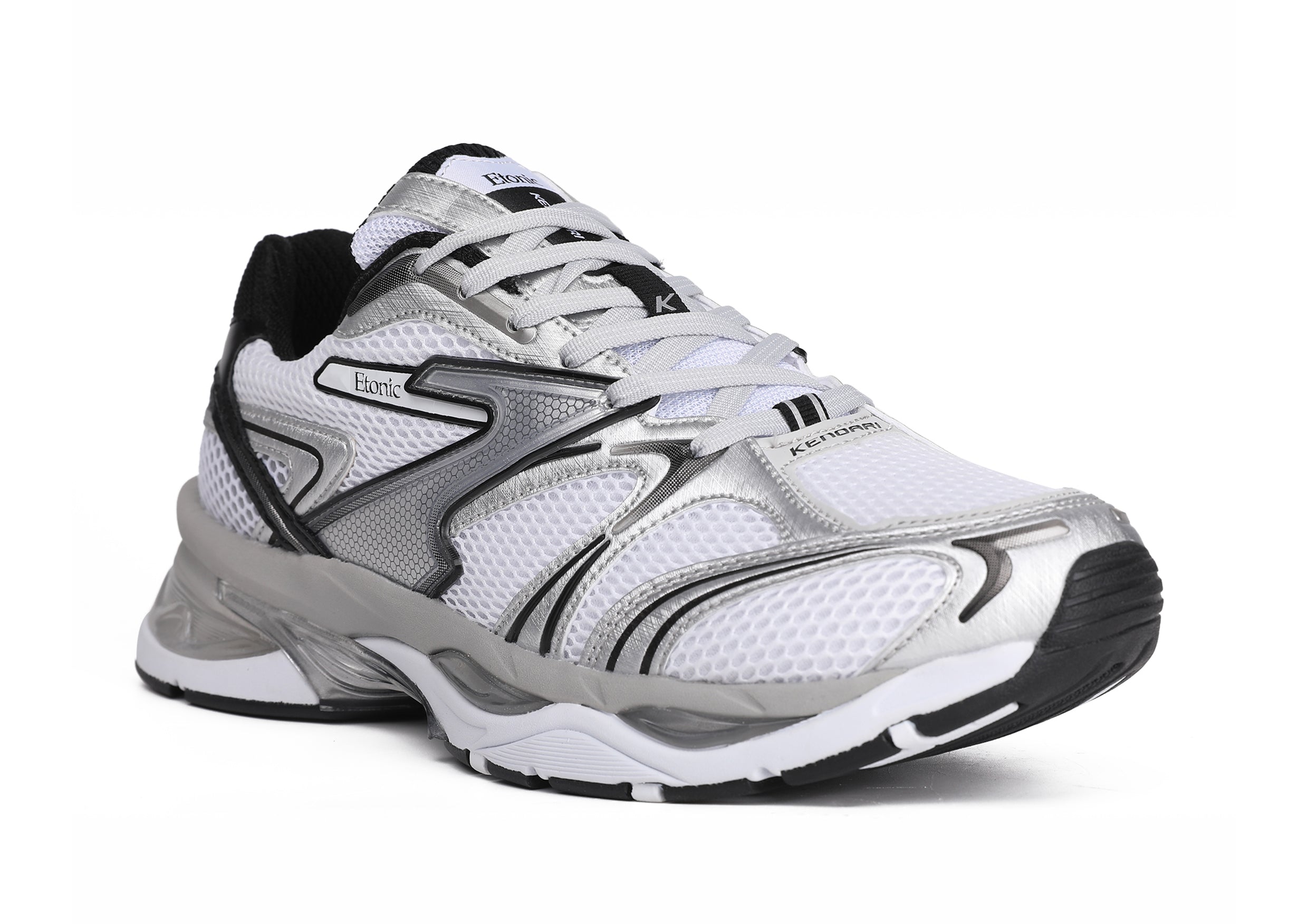 Etonic Kendari 3.0 sneakers in matte silver leather, white mesh and black inserts and details.