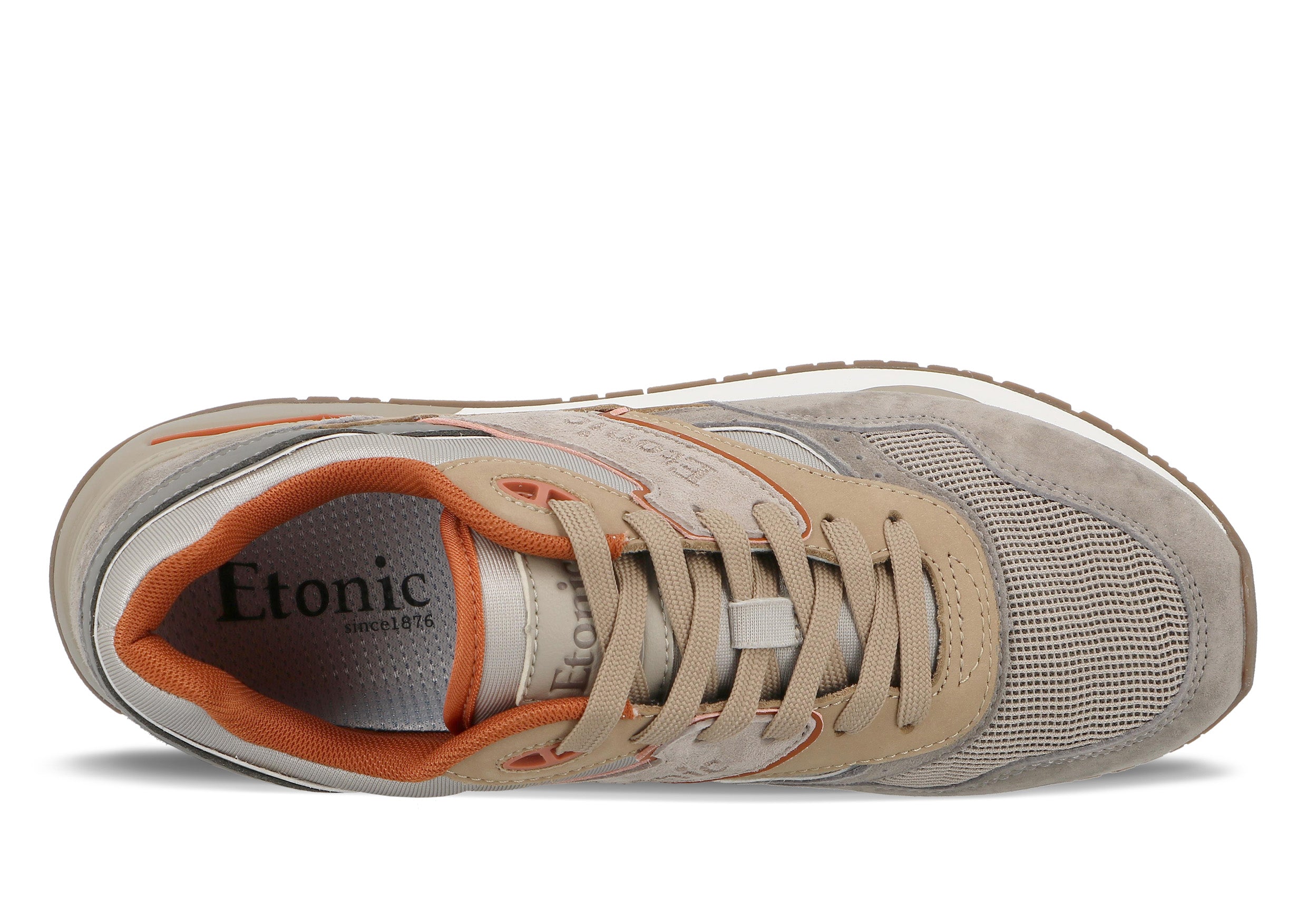 Sneakers Etonic Stable Base in tessuto a rete beige scuro e grigio chiaro, pelle scamosciata beige scuro con inserti in pelle multistrato color caramello e dettagli rossi.