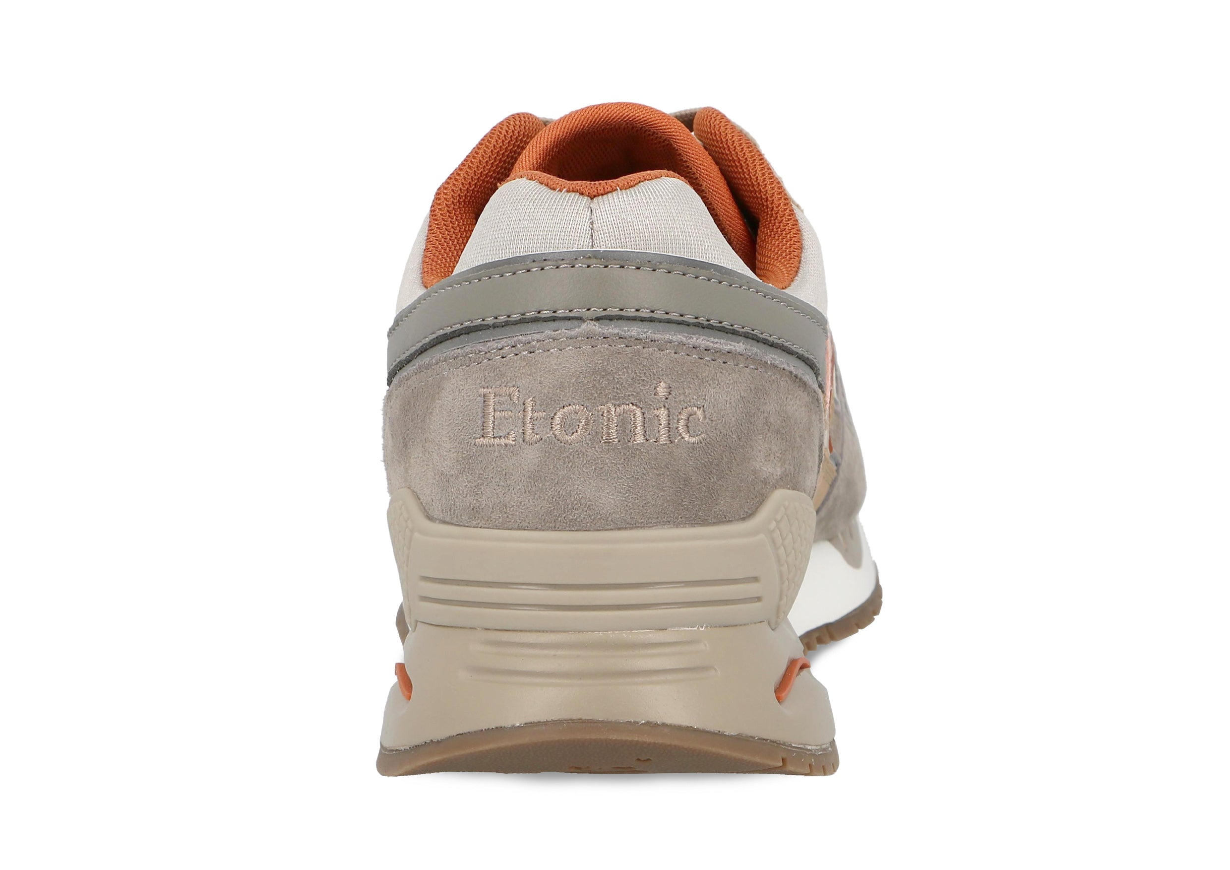 Sneakers Etonic Stable Base in tessuto a rete beige scuro e grigio chiaro, pelle scamosciata beige scuro con inserti in pelle multistrato color caramello e dettagli rossi.