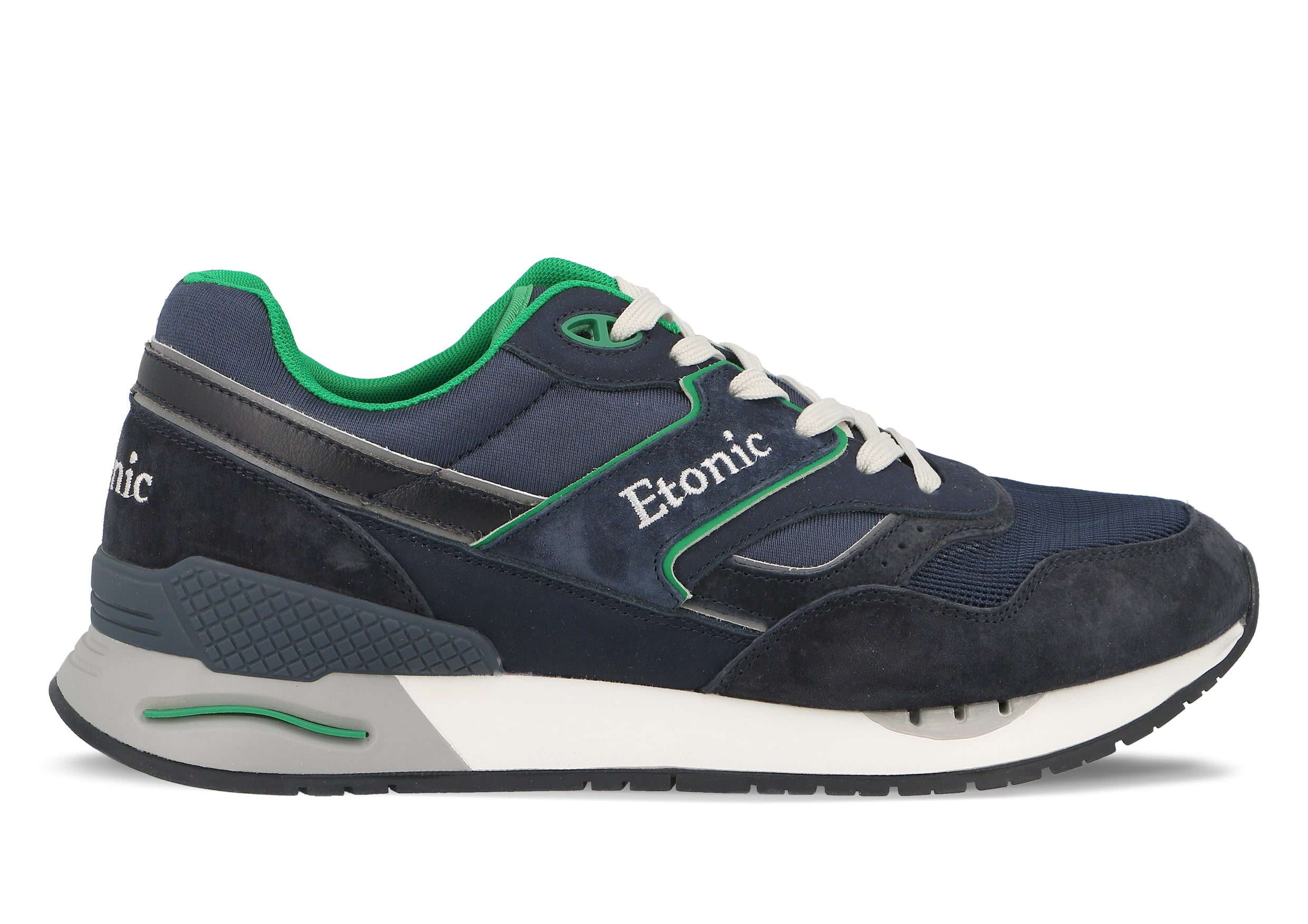 Baskets Etonic Stable Base en tissu mesh bleu foncé, daim bleu foncé avec empiècements en cuir ton sur ton multicouches et détails verts.