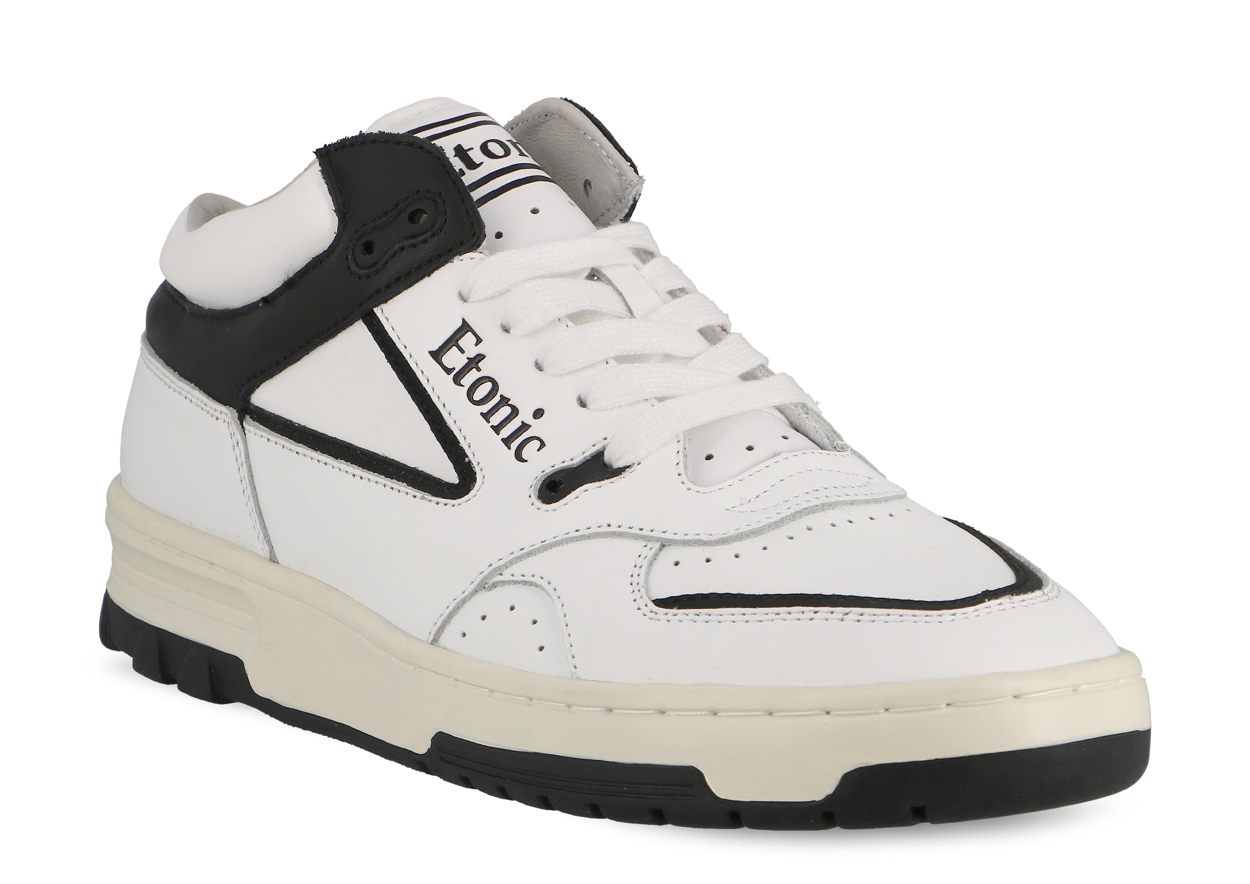 Sneakers Etonic B583 in pelle bianca e dettagli neri con intersuola bianco sporco e suola inferiore nera.