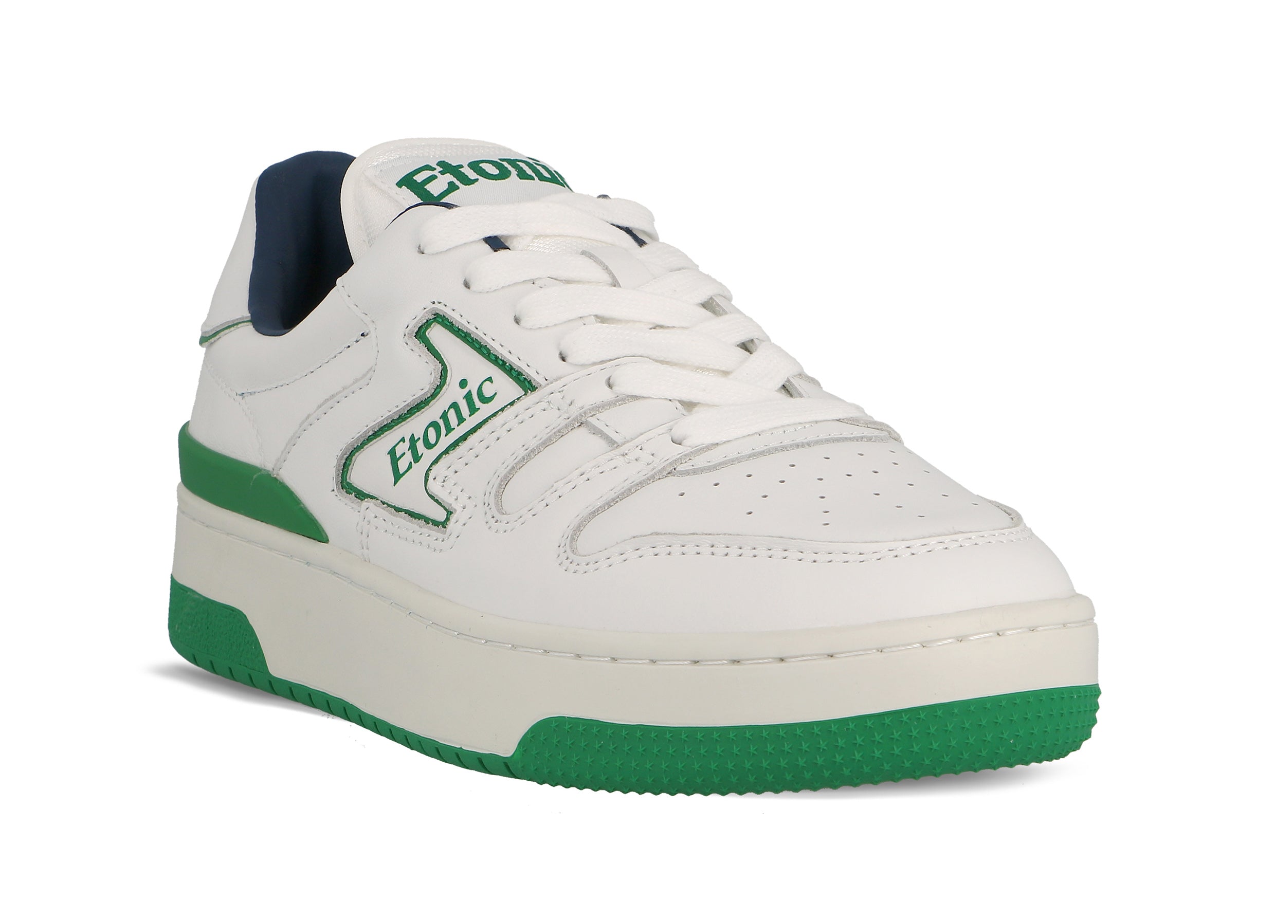 Sneakers Etonic B481 in pelle bianca con dettagli verdi e intersuola bianca con fondo suola verde.