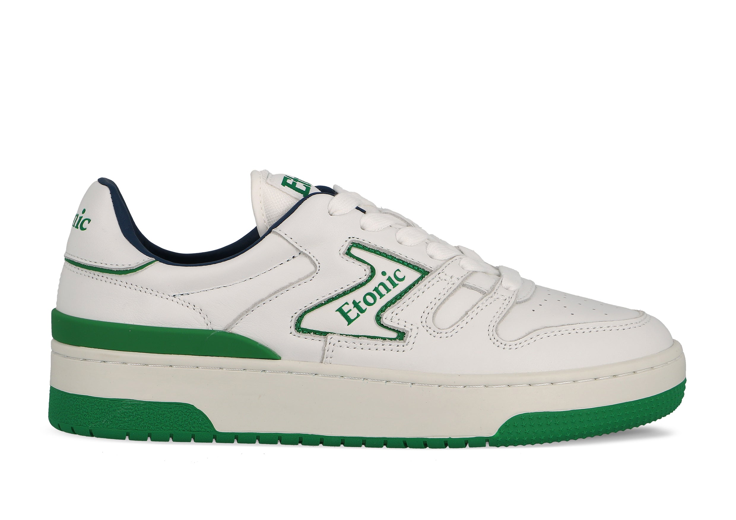 Sneakers Etonic B481 in pelle bianca con dettagli verdi e intersuola bianca con fondo suola verde.