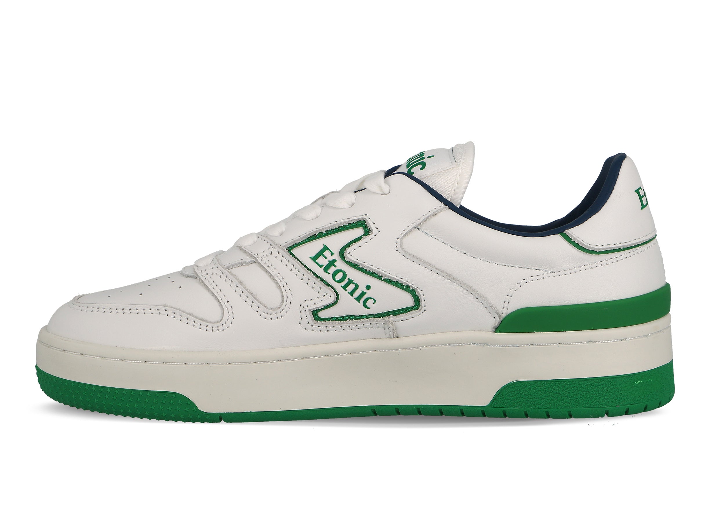 Sneakers Etonic B481 in pelle bianca con dettagli verdi e intersuola bianca con fondo suola verde.