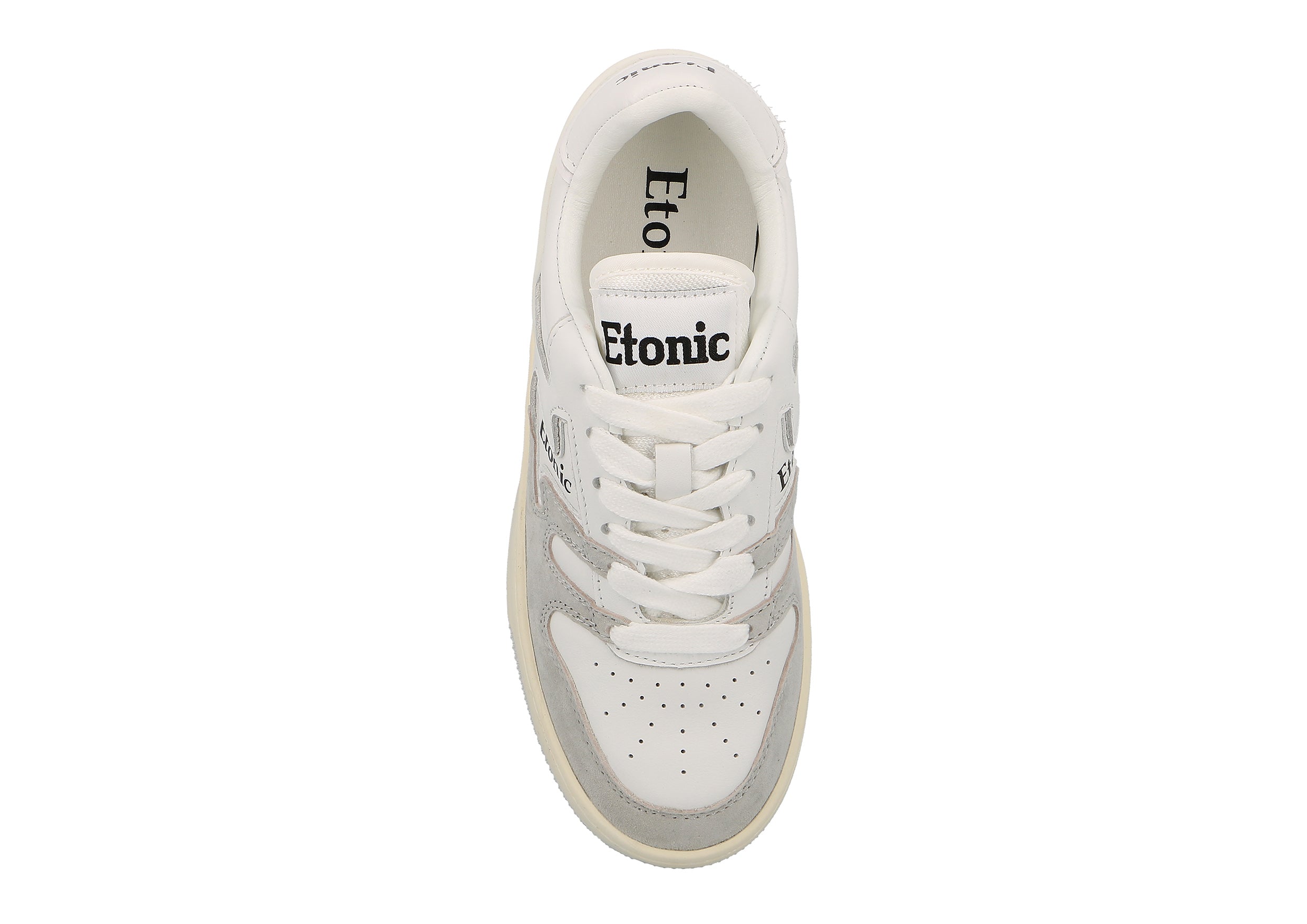 Baskets Etonic B481 en cuir blanc et daim gris clair avec semelle extérieure blanche.