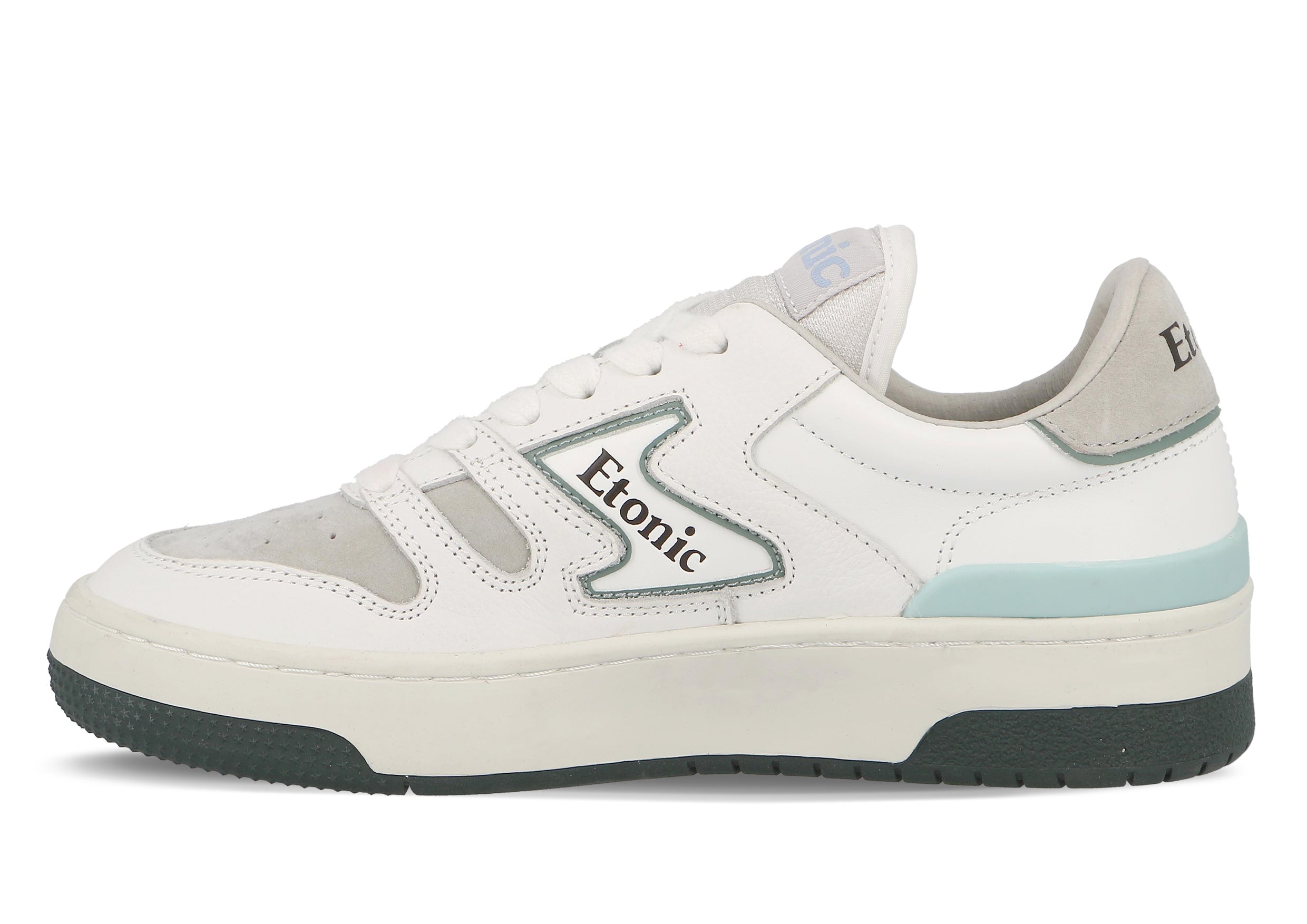 Sneakers Etonic B481 in pelle scamosciata grigia con puntale in pelle bianca, intersuola bianca, suola inferiore blu e dettagli celeste.
