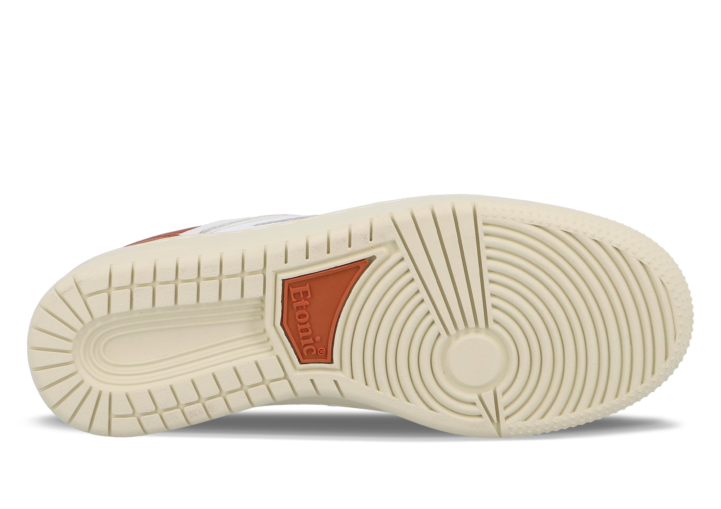 Baskets Etonic B509 en cuir blanc avec détails rouges et semelle extérieure beige.