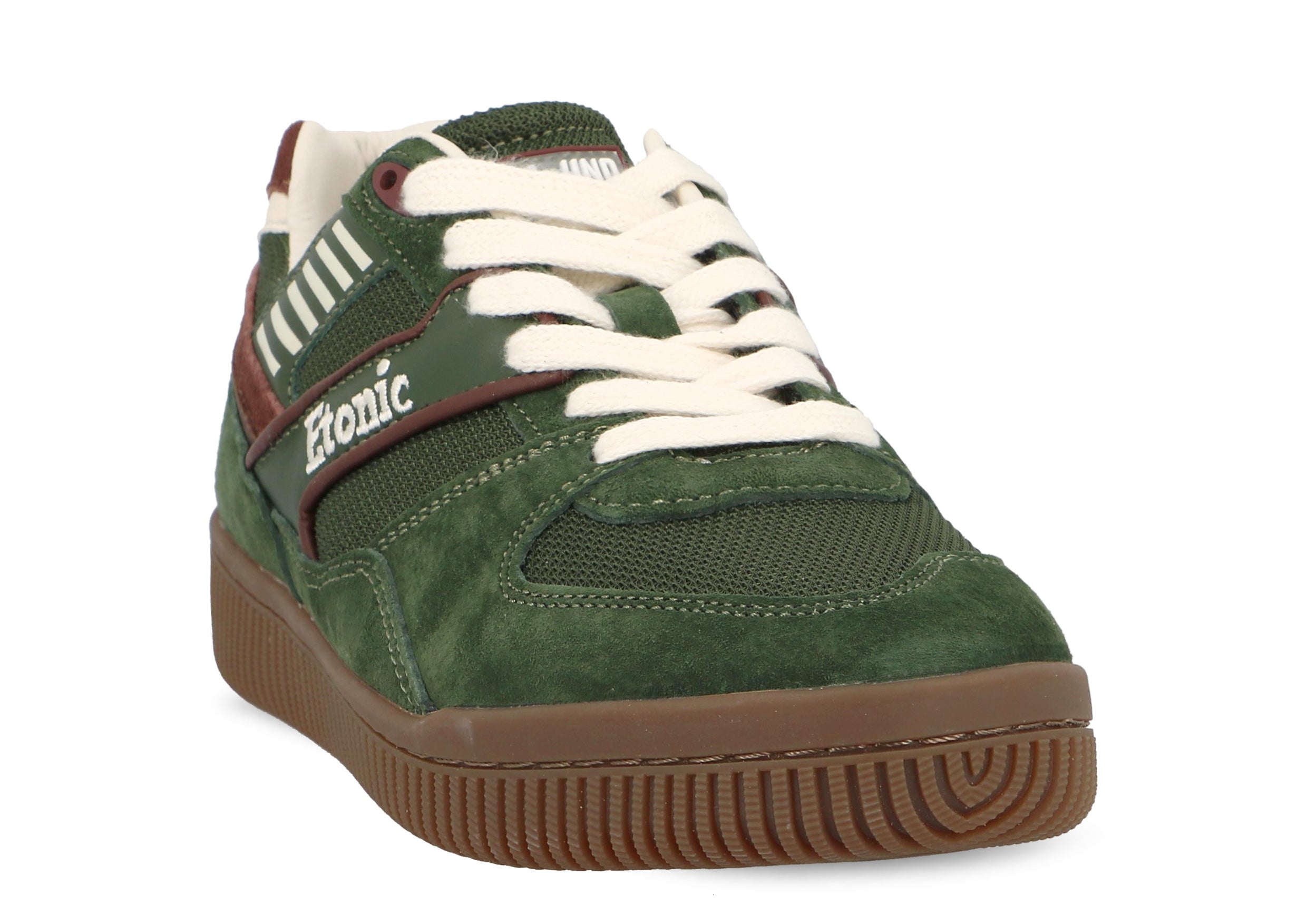 These Limited Edition DROPSHOT sneakers are a collaboration with Baum und Pferdgarten,the iconic Danish brand. The Dropshop model in Kombu Rum Green is a classic court sneaker with suede detailing, rubber sole, and the Baum x Etonic logo on the tongue.