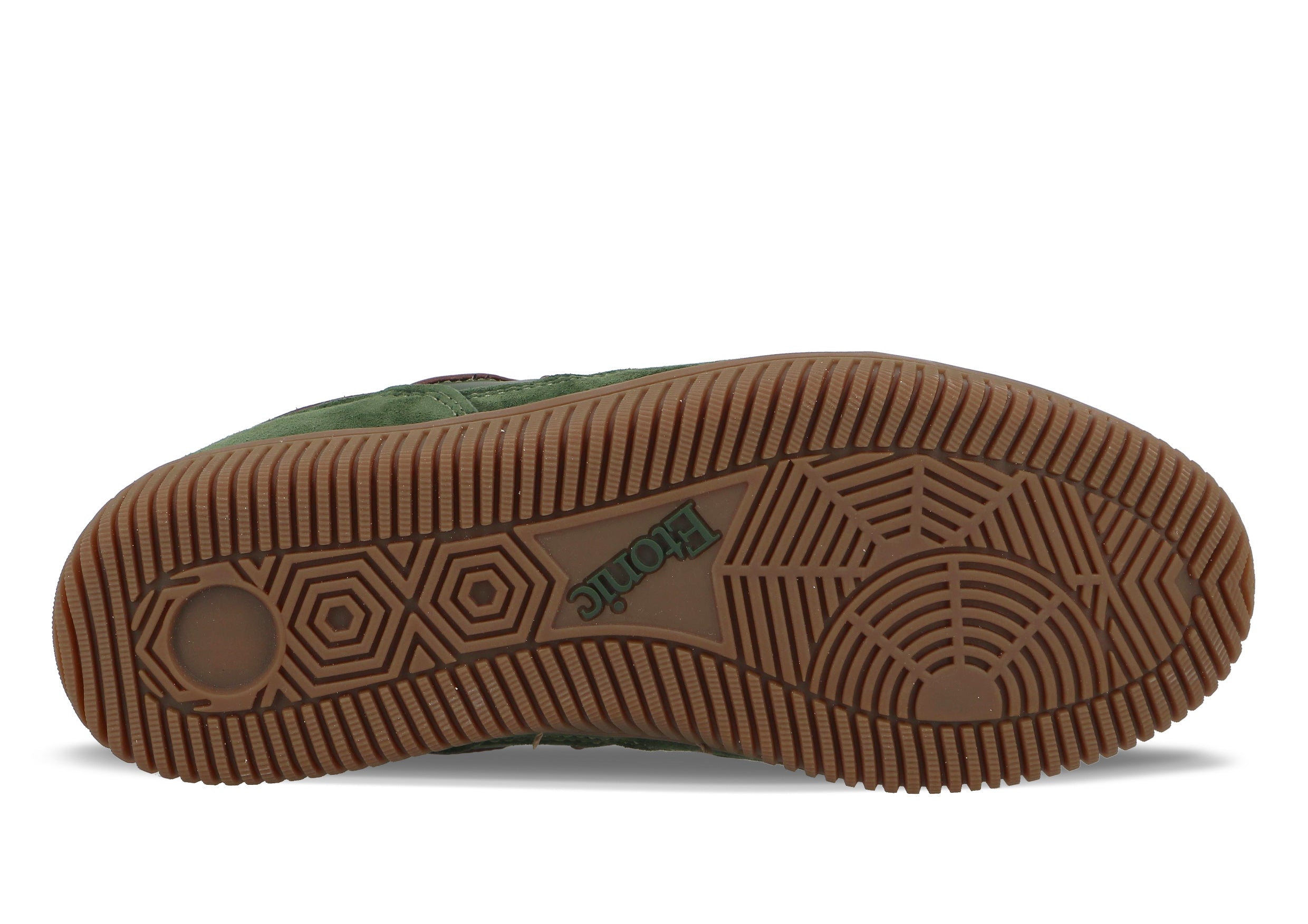 These Limited Edition DROPSHOT sneakers are a collaboration with Baum und Pferdgarten,the iconic Danish brand. The Dropshop model in Kombu Rum Green is a classic court sneaker with suede detailing, rubber sole, and the Baum x Etonic logo on the tongue.