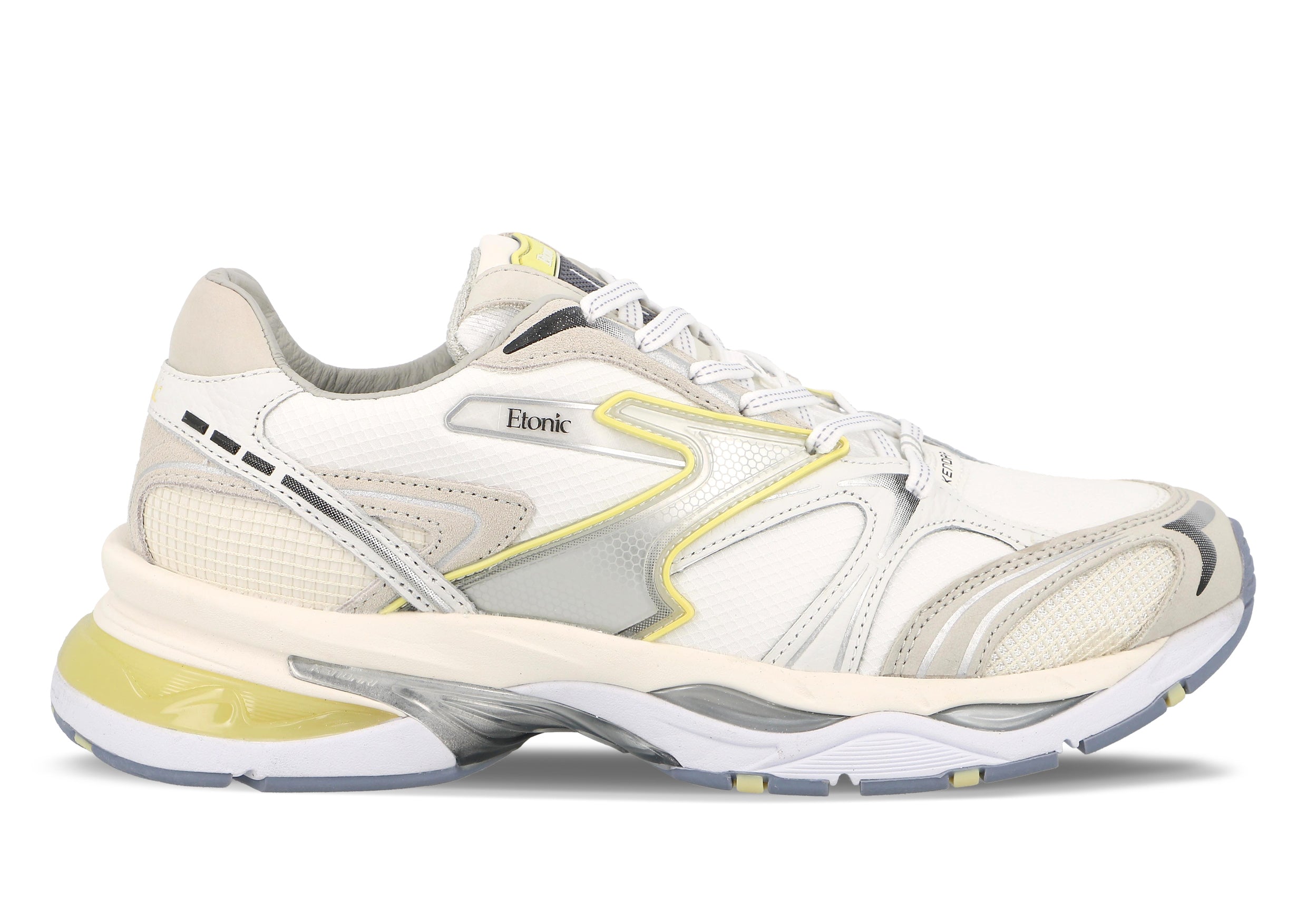 Baskets Etonic Kendari 3.0 en mesh blanc, empiècements en cuir blanc et gris avec détails argentés et jaunes.