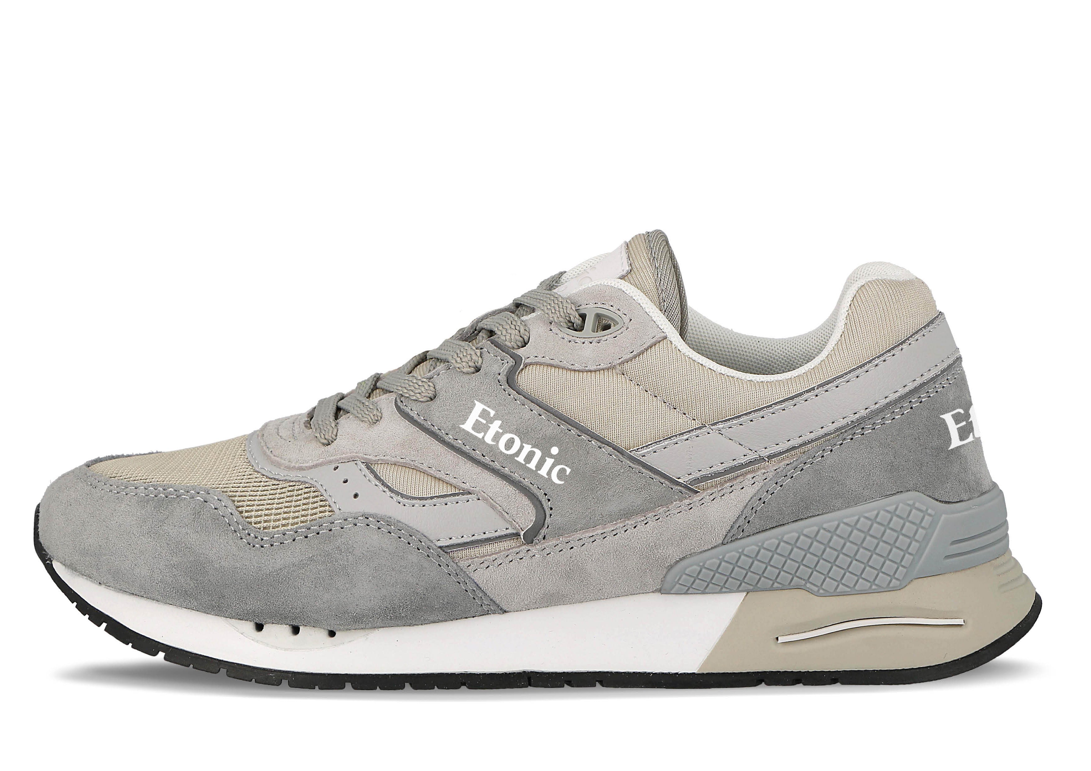Sneakers Stable Base di Etonic in mesh beige e suede grigio con inserti multi-strato in pelle grigio chiaro
