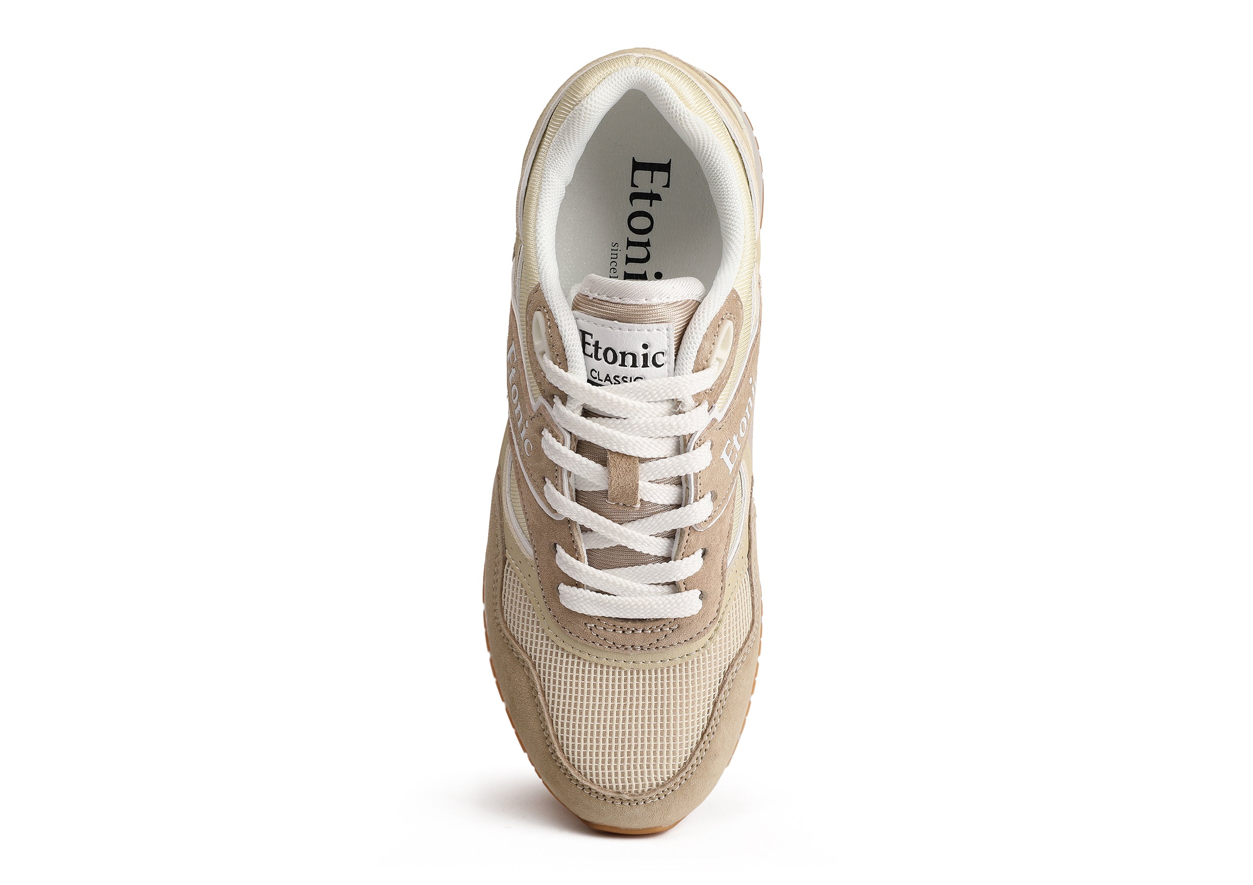 Sneakers Etonic Stable Base in tessuto rete beige, camoscio beige scuro con inserti multistrato in pelle beige, intersuola bianca e suola fondo miele chiaro.