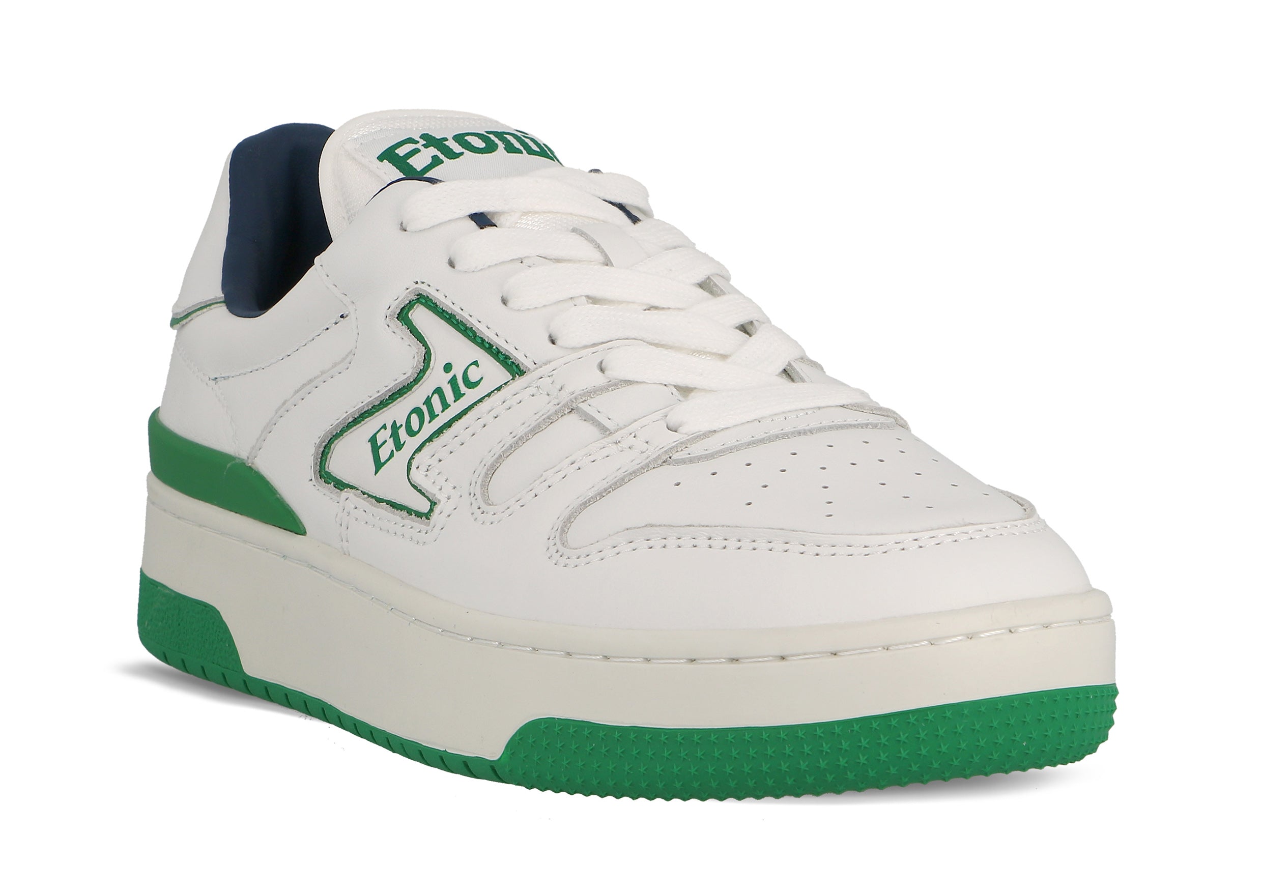 Sneakers Etonic B481 in pelle bianca con dettagli verdi e intersuola bianca con fondo suola verde.