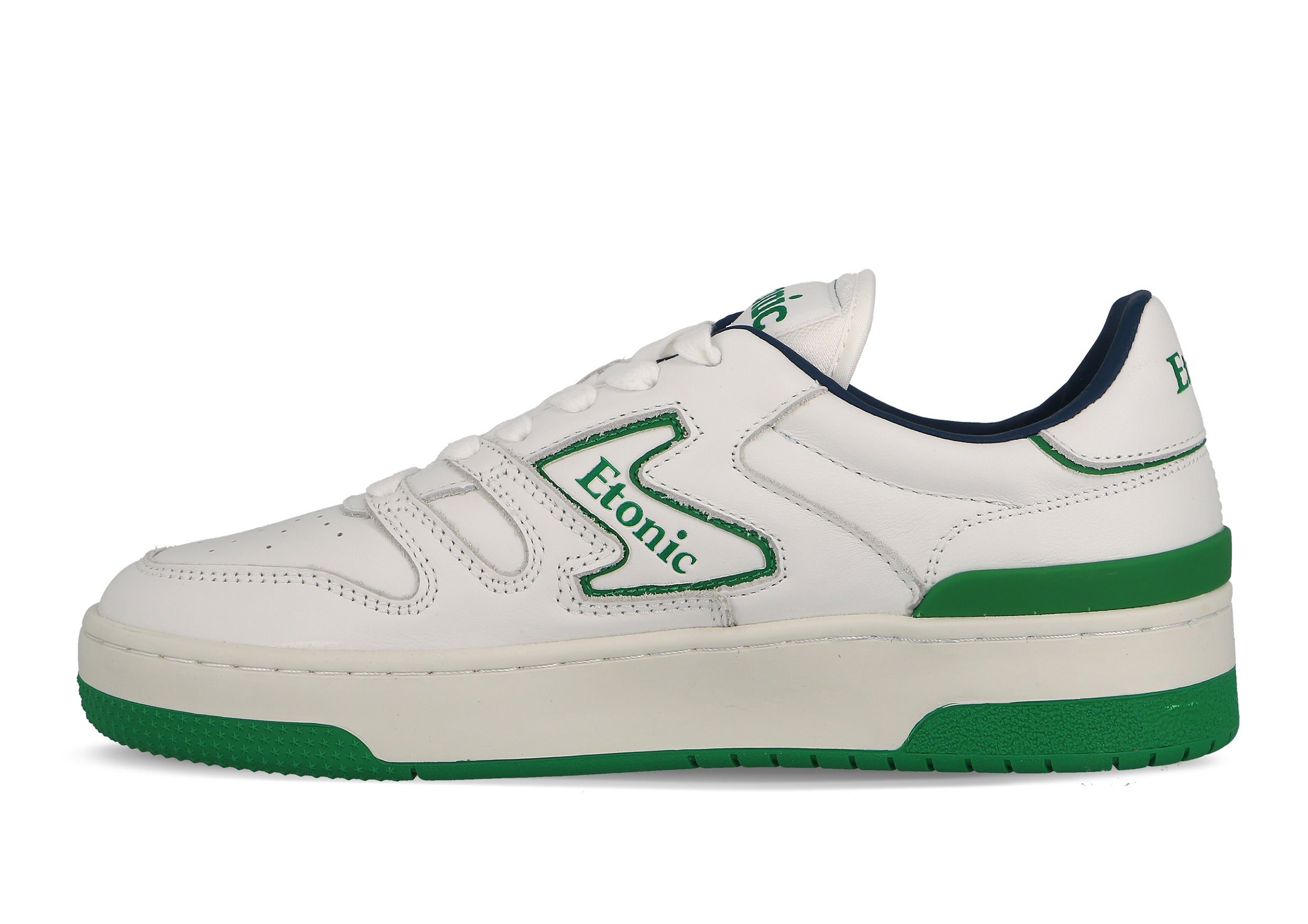 Sneakers Etonic B481 in pelle bianca con dettagli verdi e intersuola bianca con fondo suola verde.