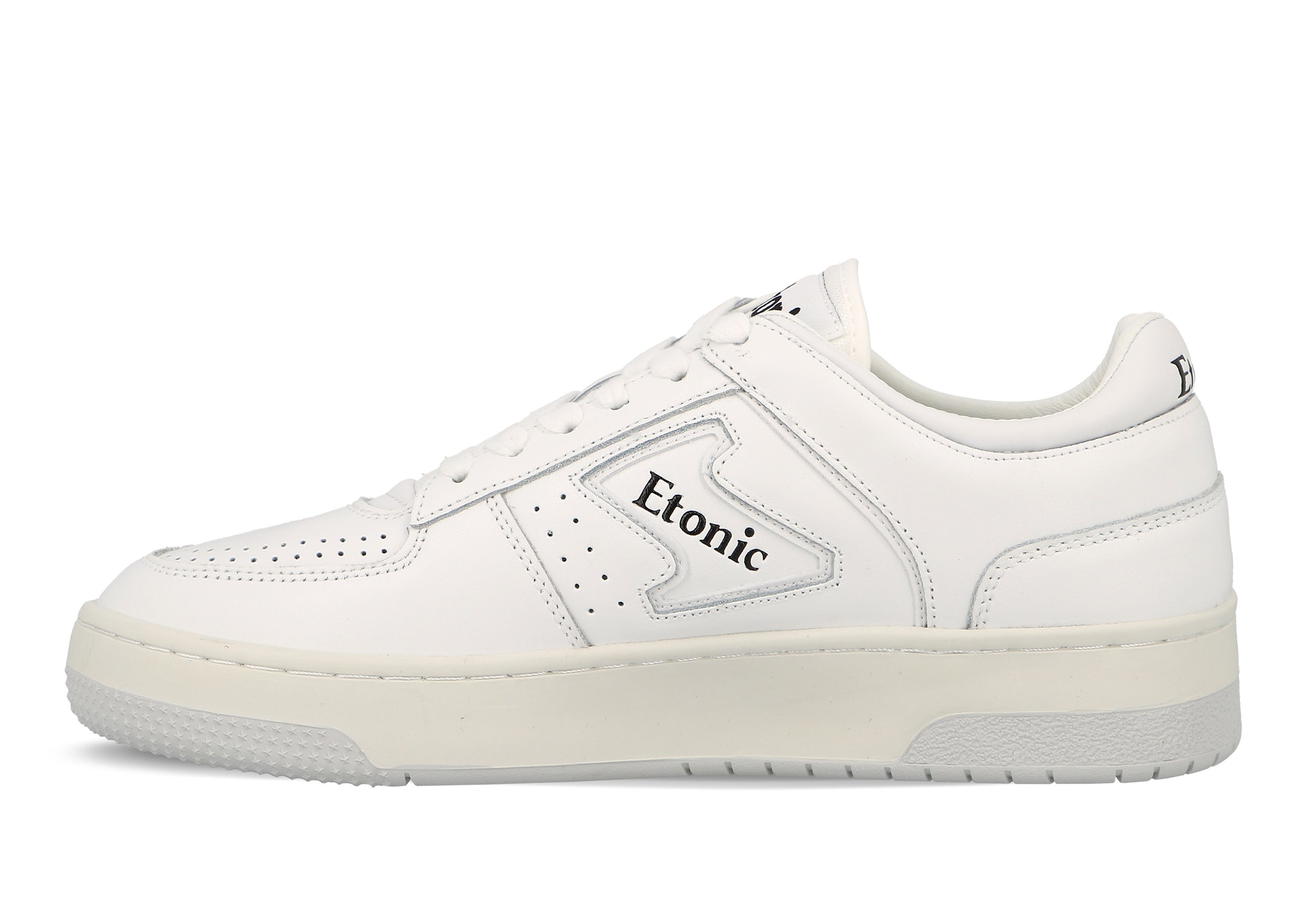 Sneakers Etonic B509 in pelle bianca con dettagli neri e suola bianco sporco.