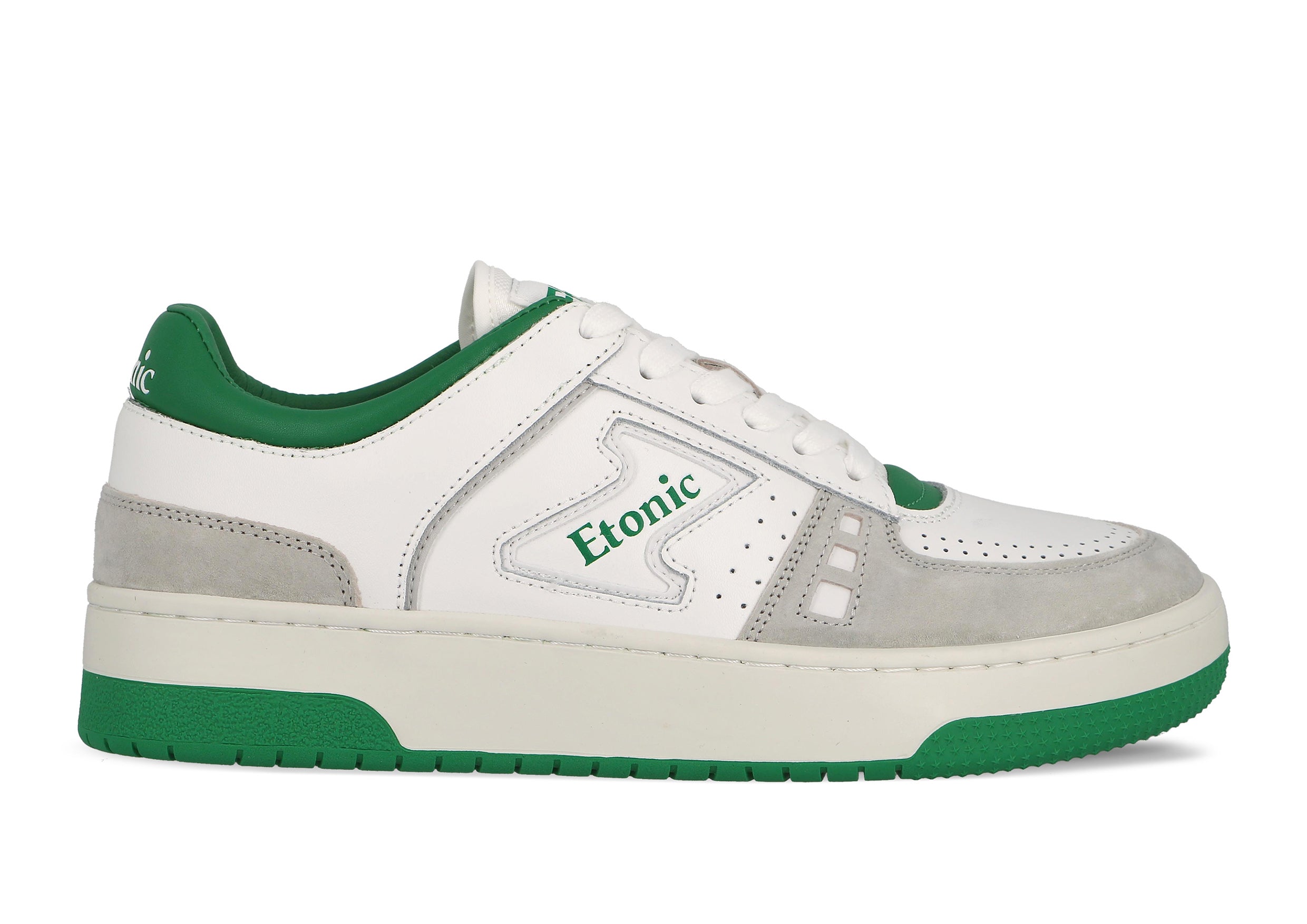 Sneakers Etonic B509 in pelle bianca, camoscio grigio chiaro, dettagli verdi e suola bianco sporco.