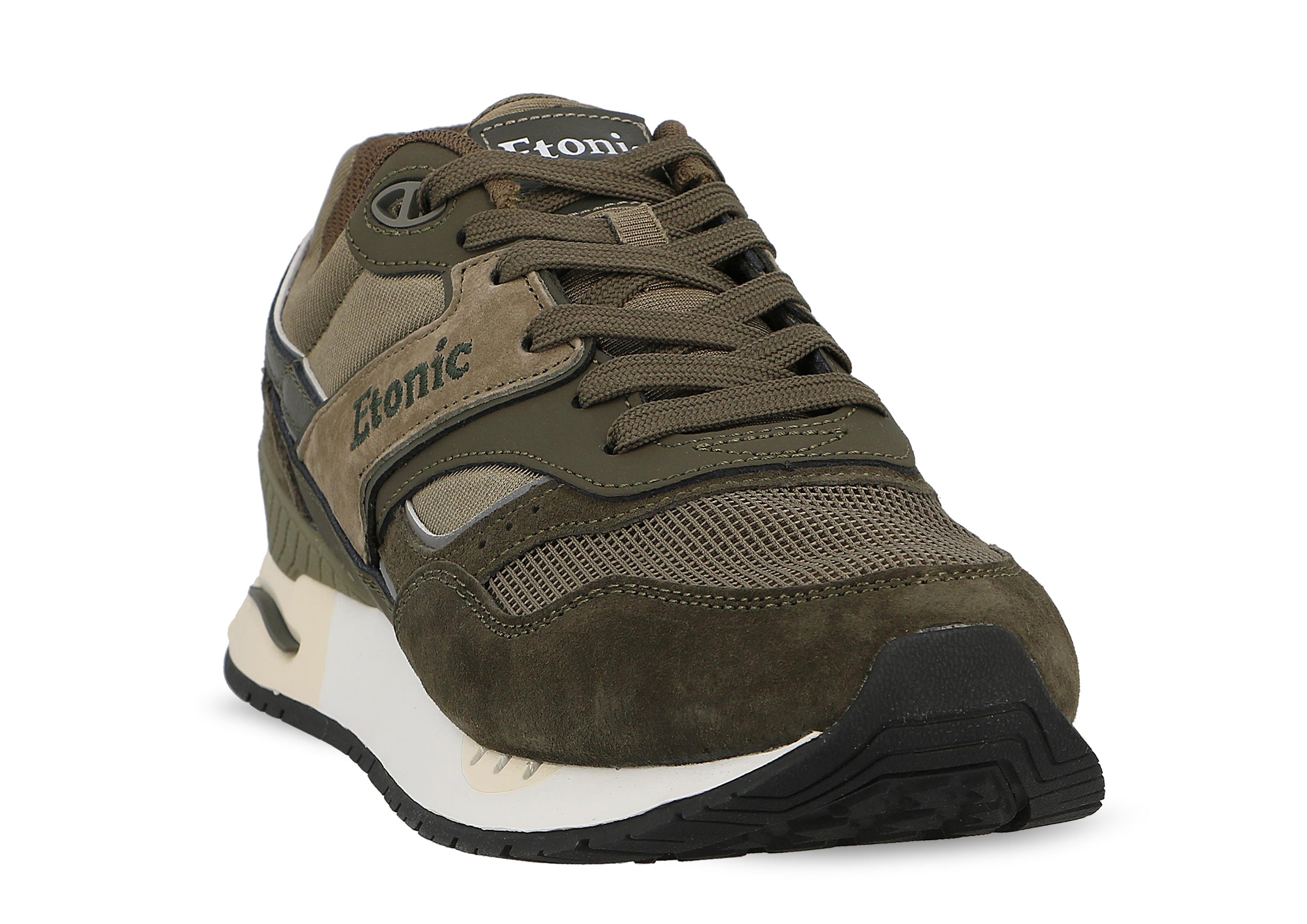 Sneakers Etonic Stable Base in tessuto a rete verde militare e pelle scamosciata verde militare con inserti in pelle tono su tono multistrato.