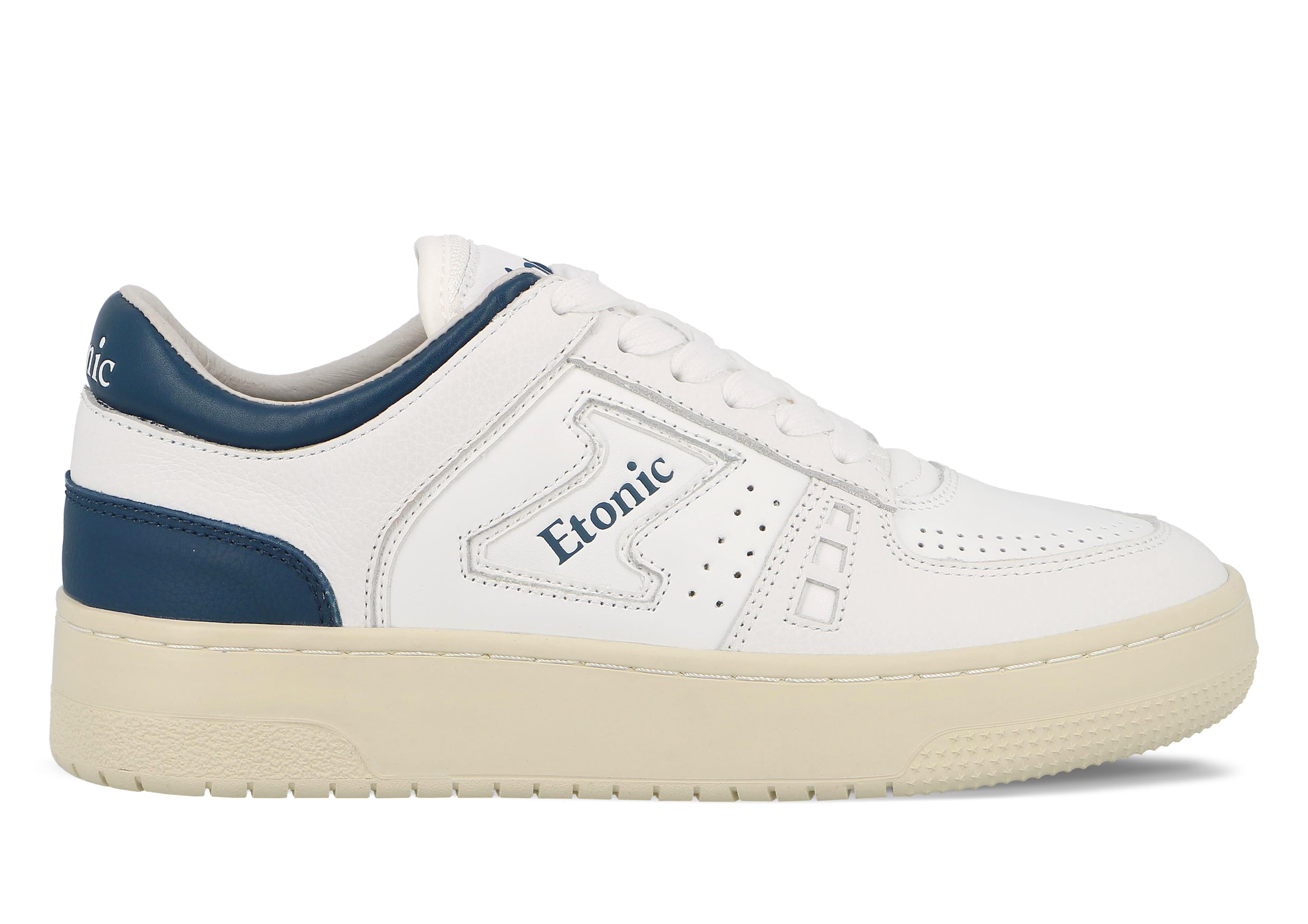 Sneakers Etonic B509 in pelle bianca con dettagli blu scuro e suola beige.