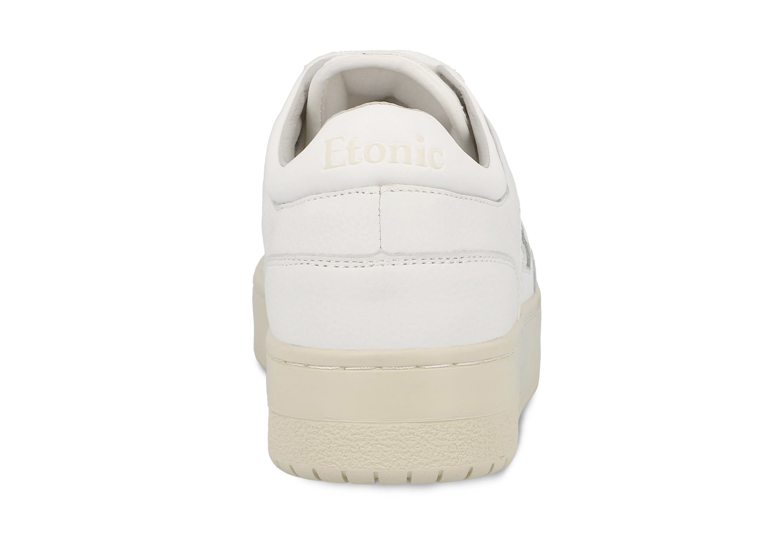 Baskets Etonic B509 en cuir blanc avec détails ton sur ton et semelle extérieure beige.