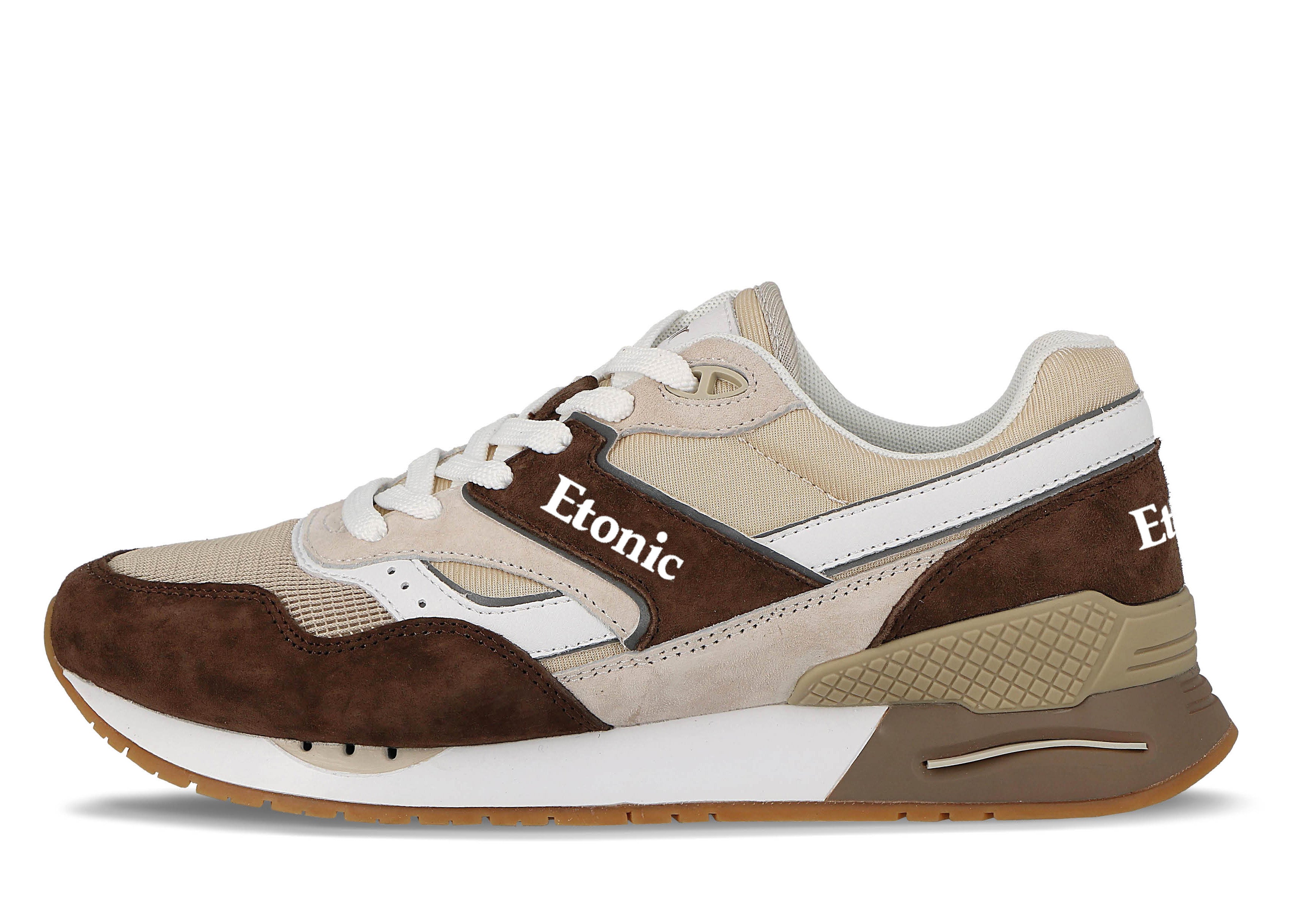 Sneakers Stable Base di Etonic in mesh beige chiaro e suede marrone con inserti multi-strato in pelle marrone