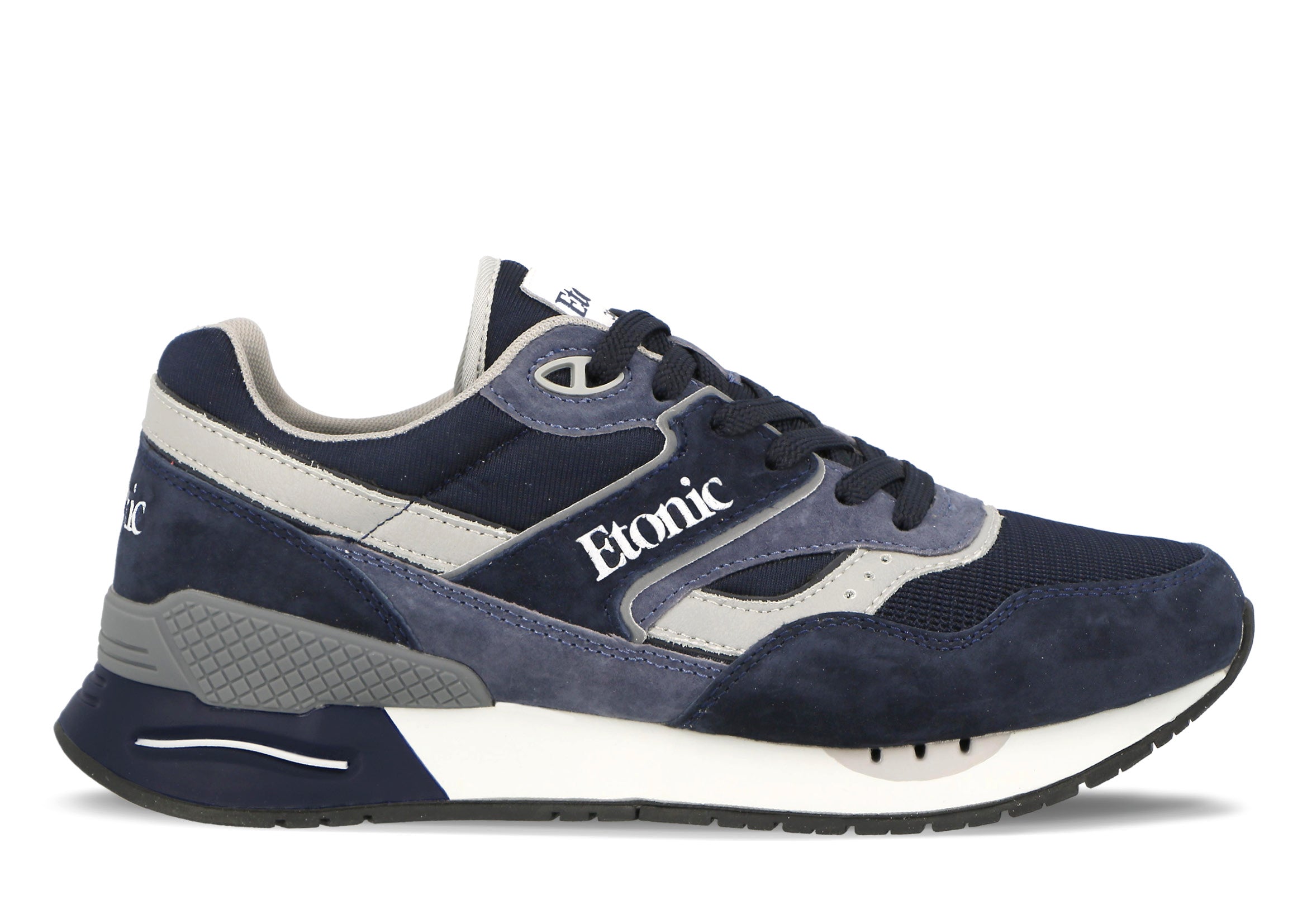 Sneakers Etonic Stable Base in tessuto mesh blu navy e pelle scamosciata con inserti multistrato in pelle grigia.
