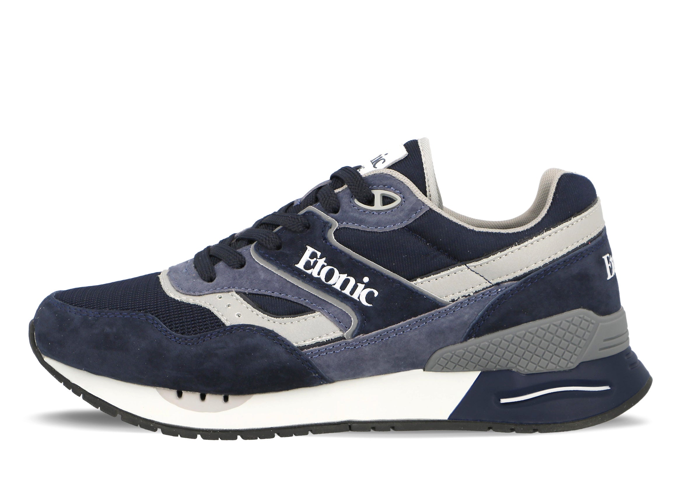 Sneakers Etonic Stable Base in tessuto mesh blu navy e pelle scamosciata con inserti multistrato in pelle grigia.