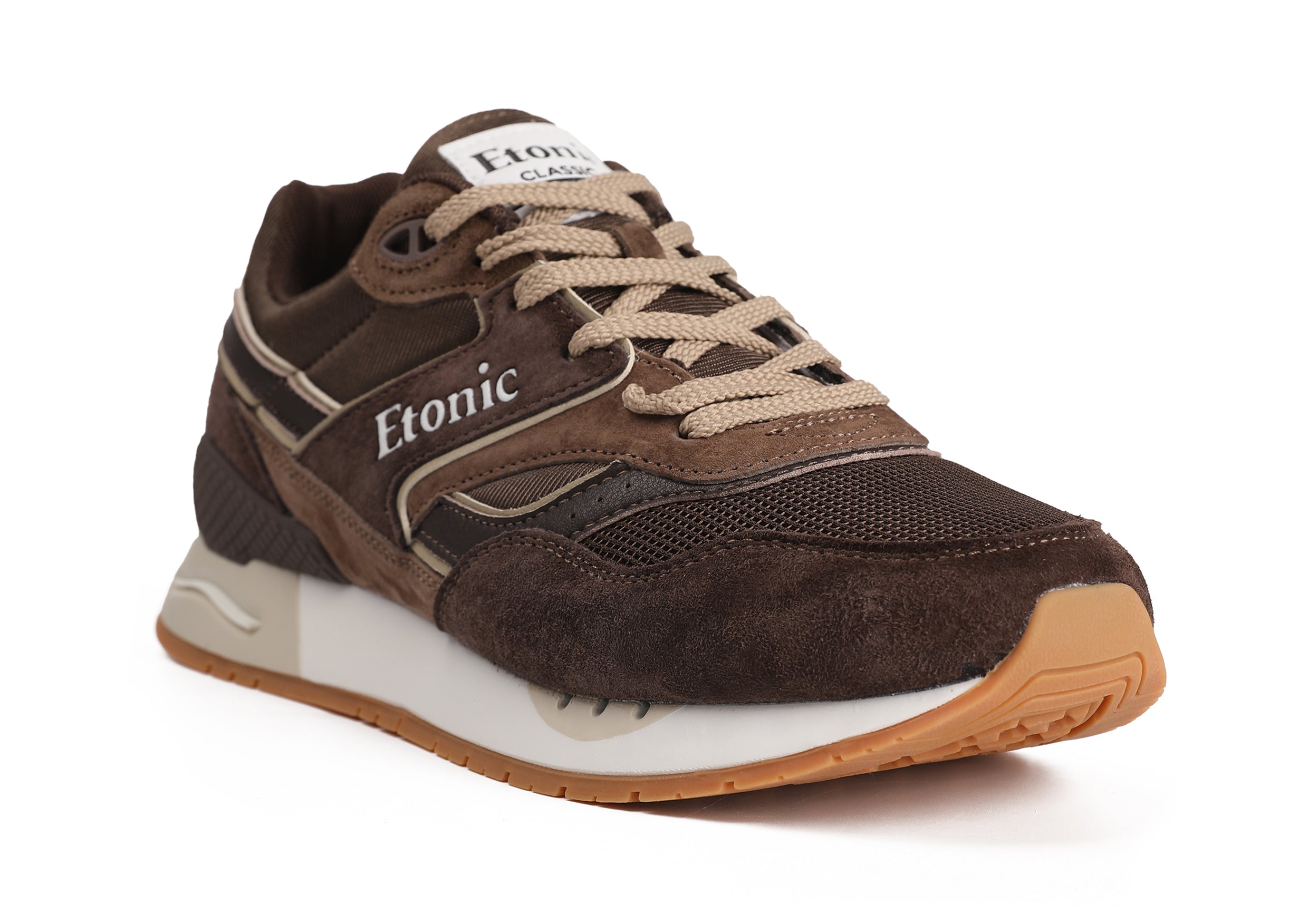 Sneakers Etonic Stable Base in tessuto mesh marrone, camoscio marrone con inserti multistrato in pelle marrone, intersuola bianco sporco e suola fondo miele chiaro.
