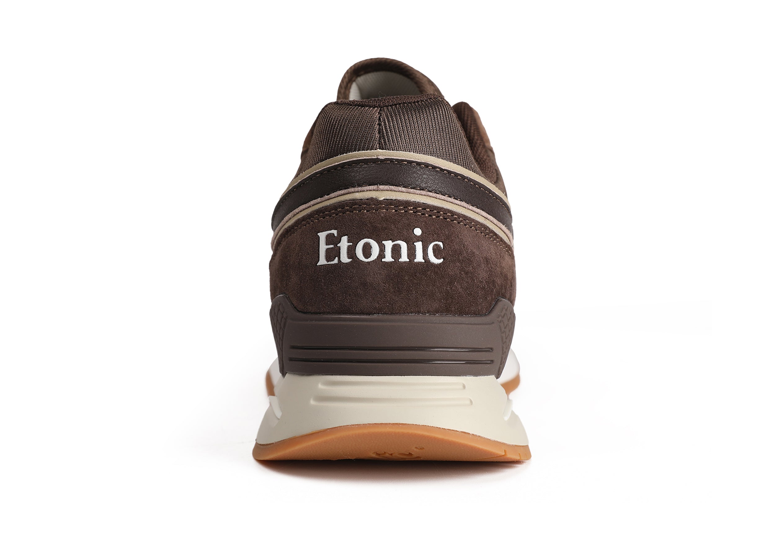 Sneakers Etonic Stable Base in tessuto mesh marrone, camoscio marrone con inserti multistrato in pelle marrone, intersuola bianco sporco e suola fondo miele chiaro.