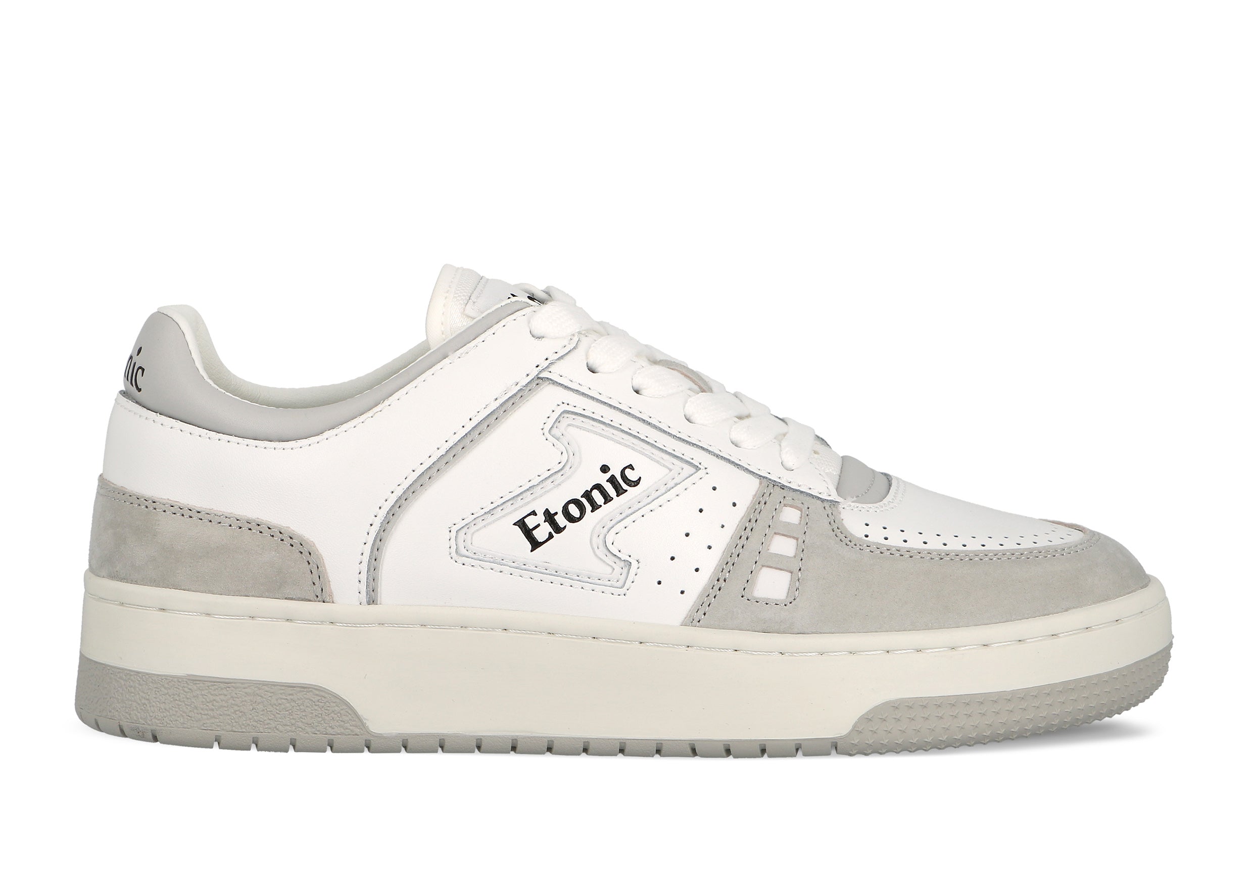 Sneakers Etonic B509 in pelle bianca, camoscio grigio chiaro, dettagli neri e suola bianco sporco.