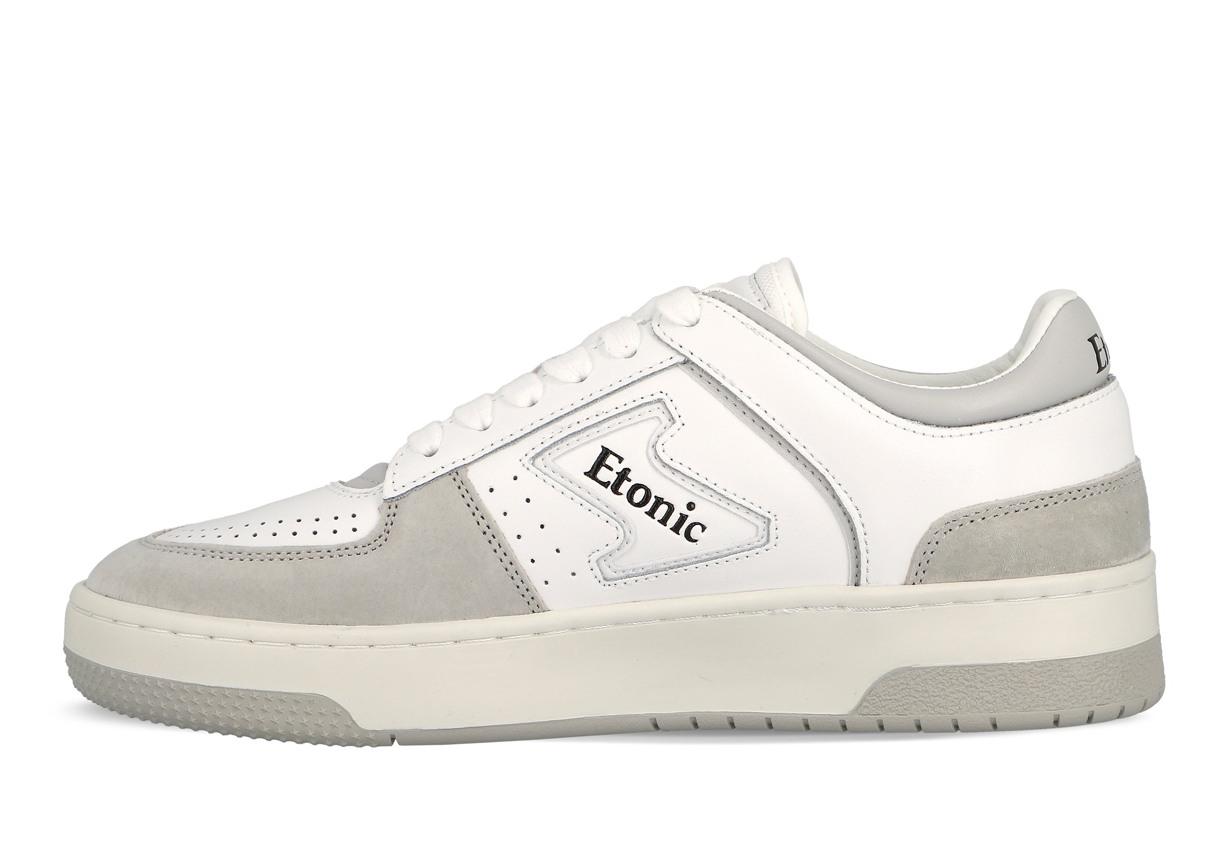 Sneakers Etonic B509 in pelle bianca, camoscio grigio chiaro, dettagli neri e suola bianco sporco.