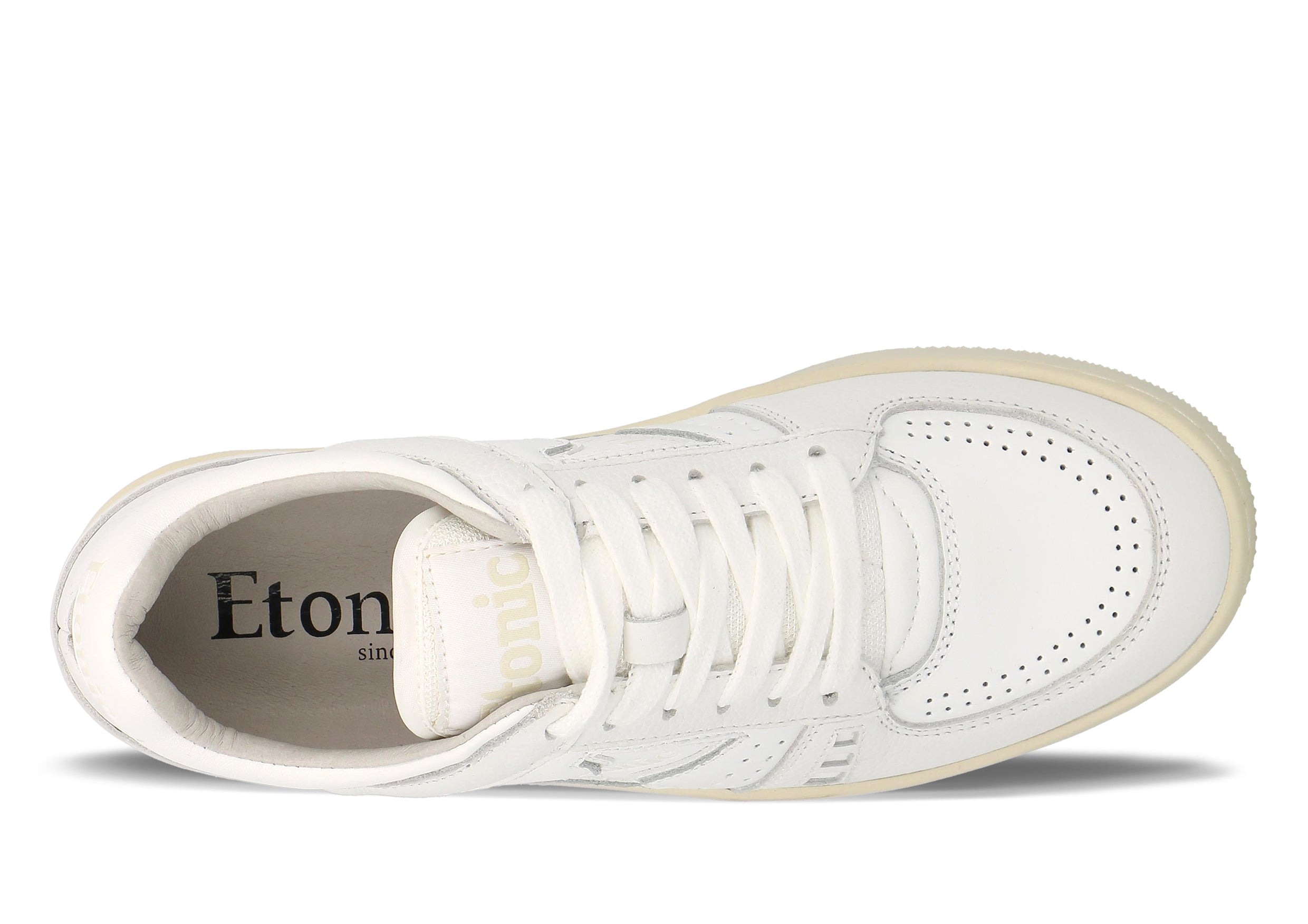Baskets Etonic B509 en cuir blanc avec détails ton sur ton et semelle extérieure beige.