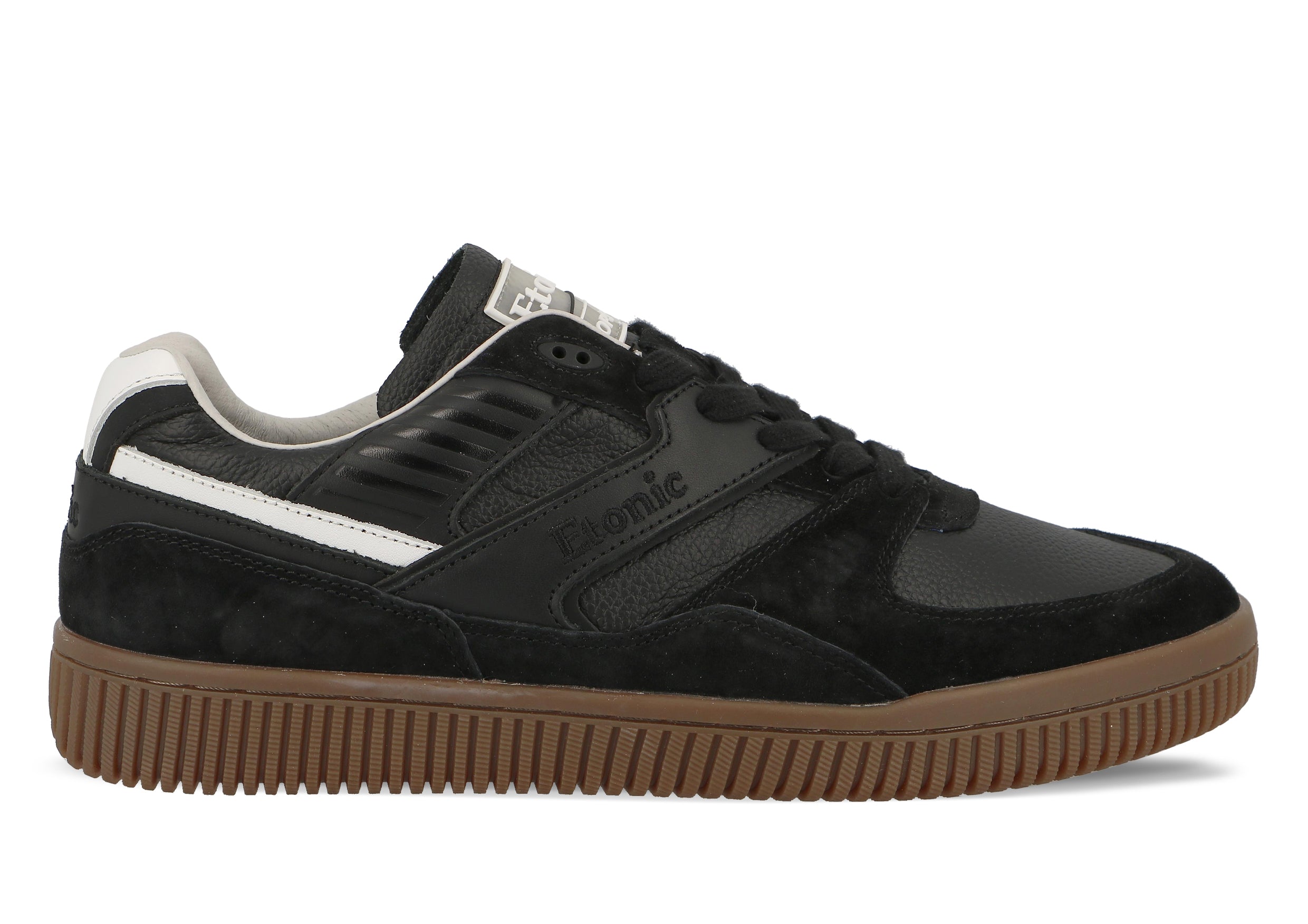 Sneakers Etonic DROPSHOT in pelle scamosciata nera, inserti in pelle nera e bianca e suola color miele chiaro.